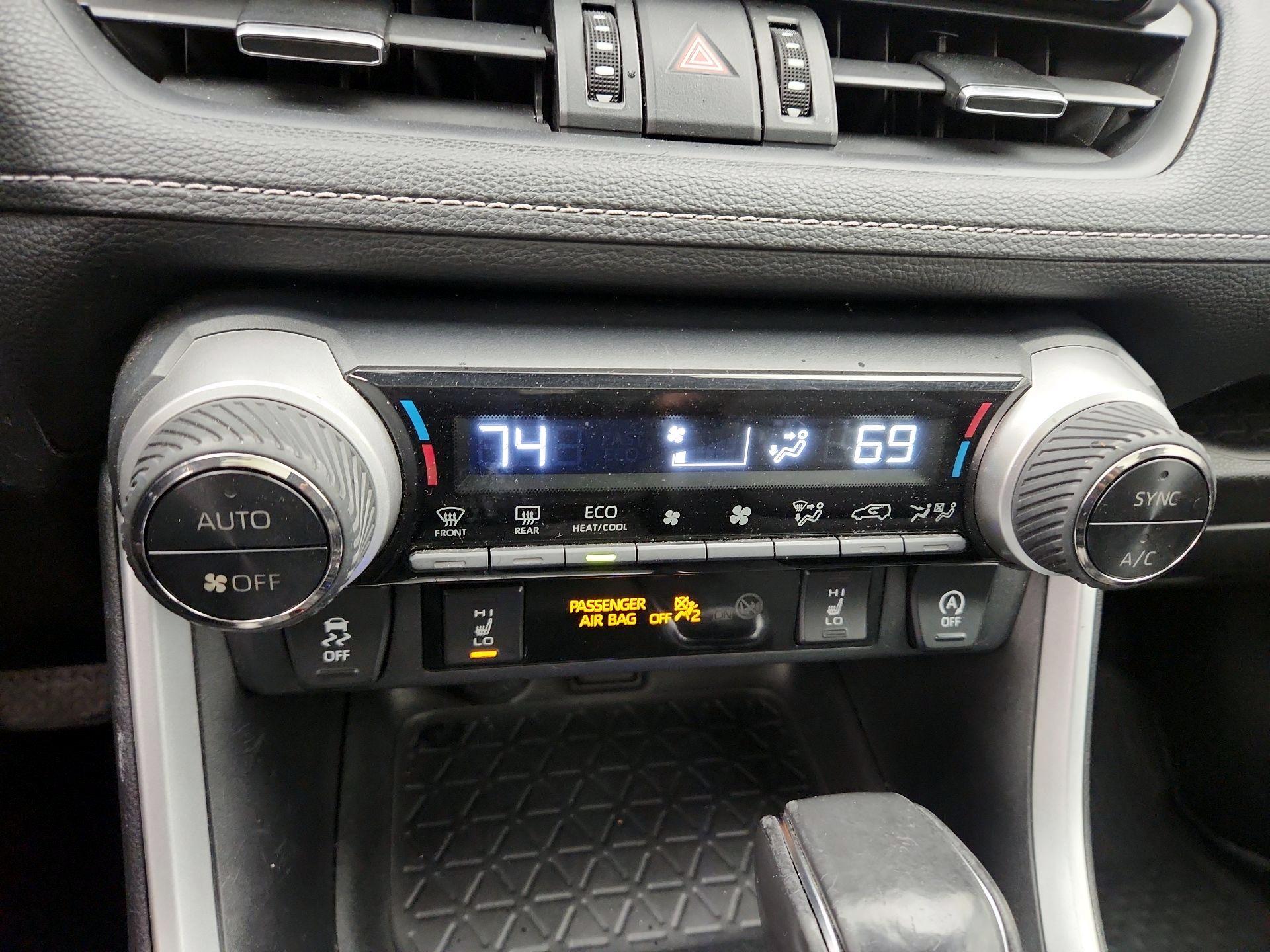 Thumbnail: 2020 Toyota RAV4 - 16