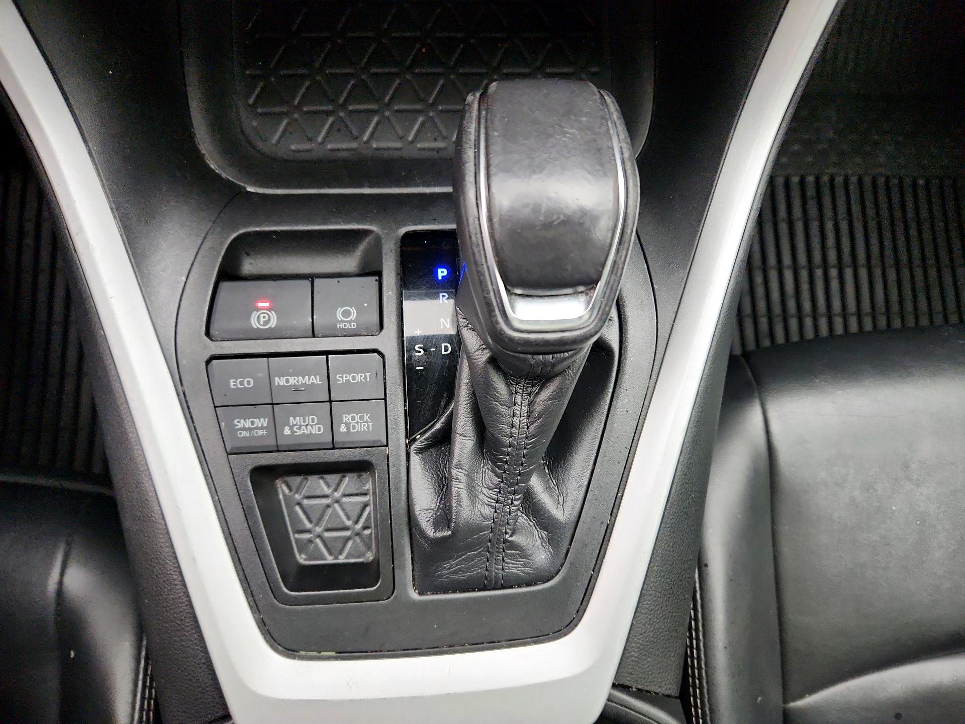 Thumbnail: 2020 Toyota RAV4 - 17