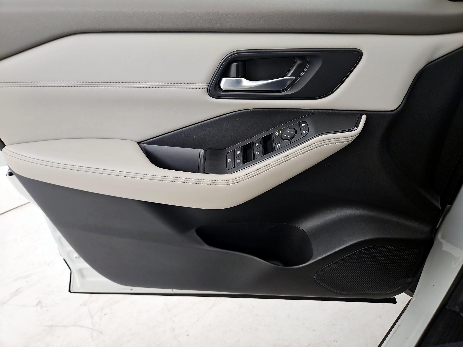 Thumbnail: 2022 Nissan Rogue - 12