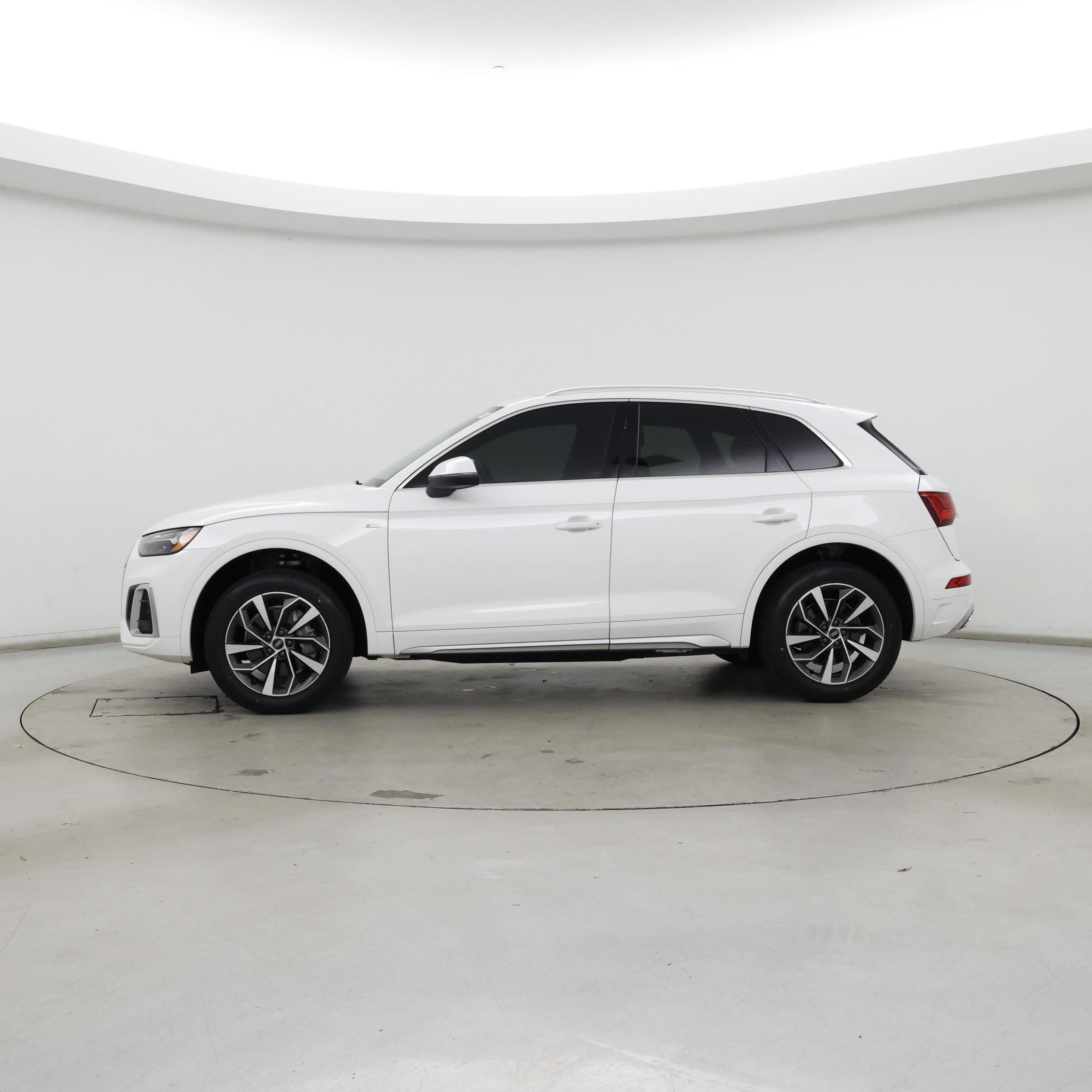 Thumbnail: 2023 Audi Q5 - 3