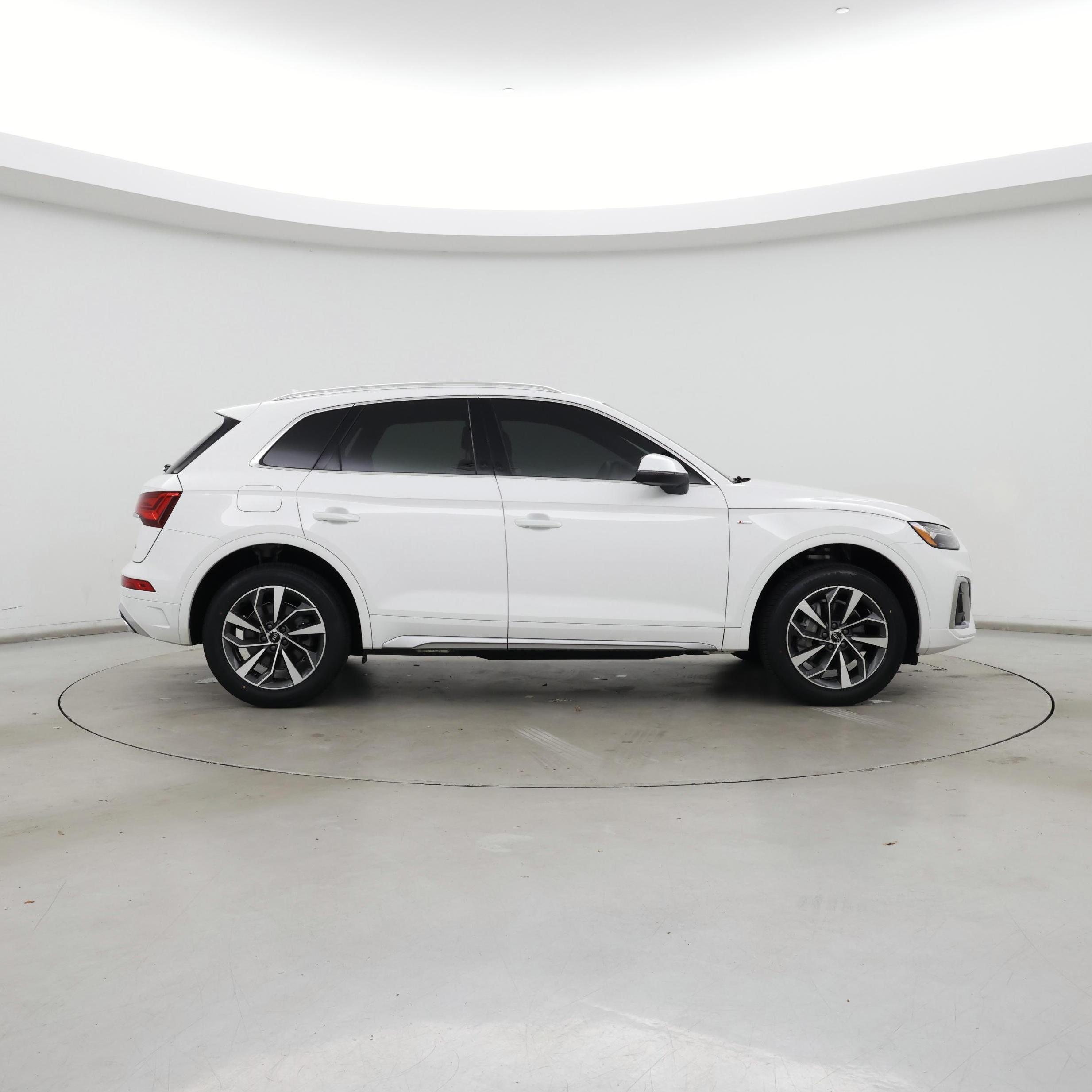 Thumbnail: 2023 Audi Q5 - 7