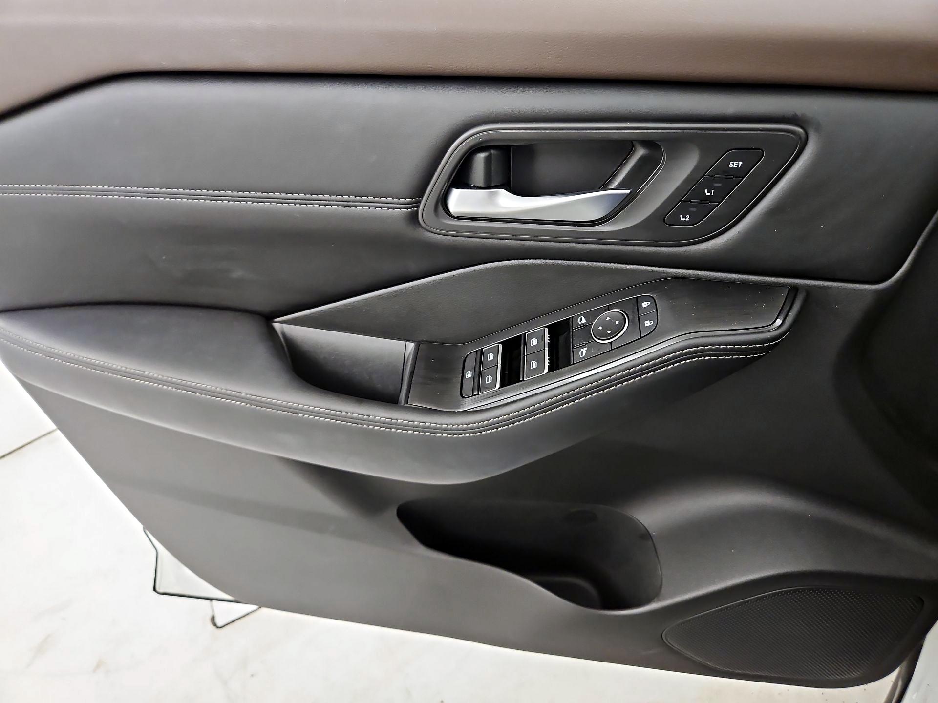 Thumbnail: 2023 Nissan Rogue - 12