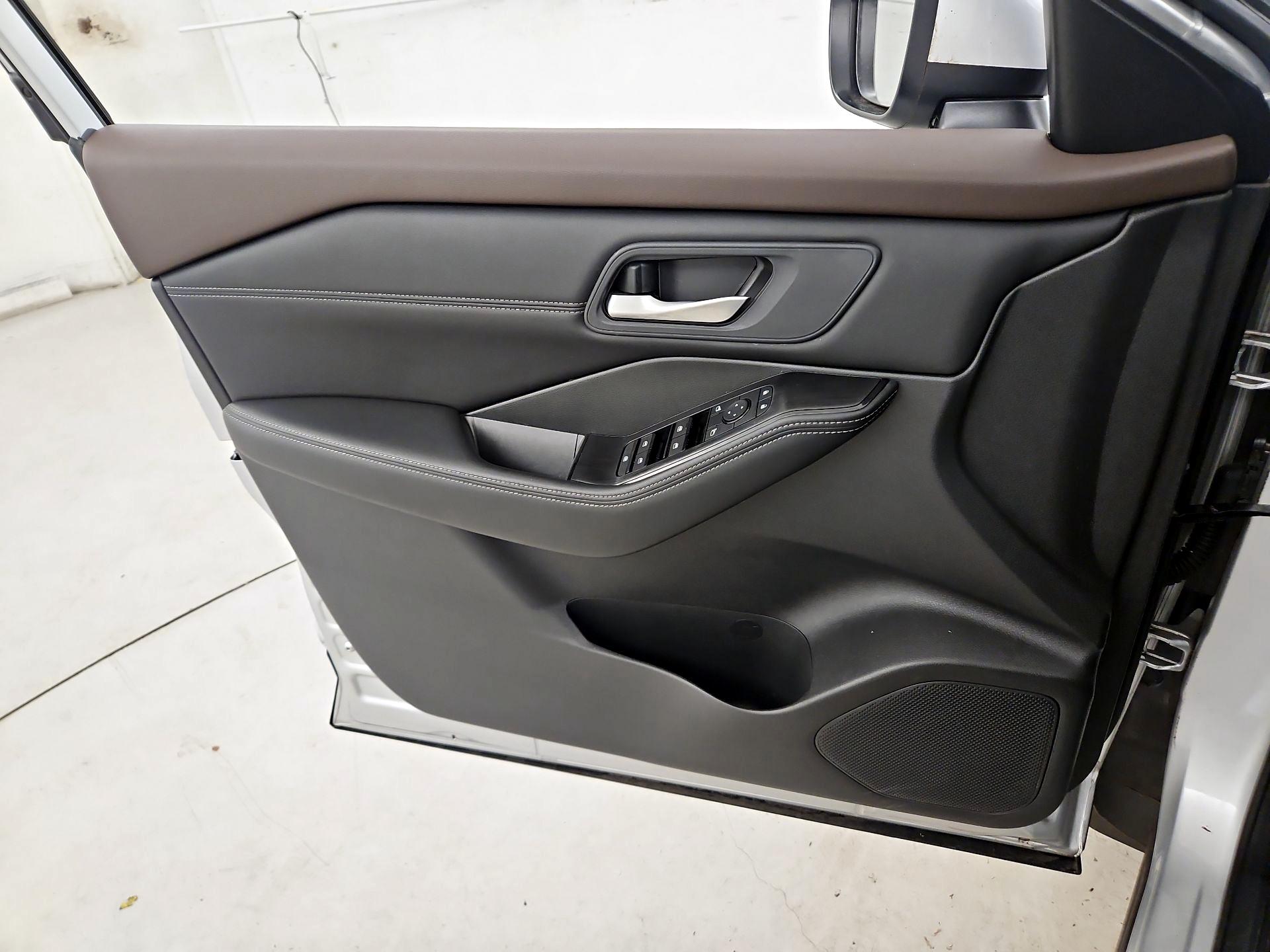 Thumbnail: 2023 Nissan Rogue - 12