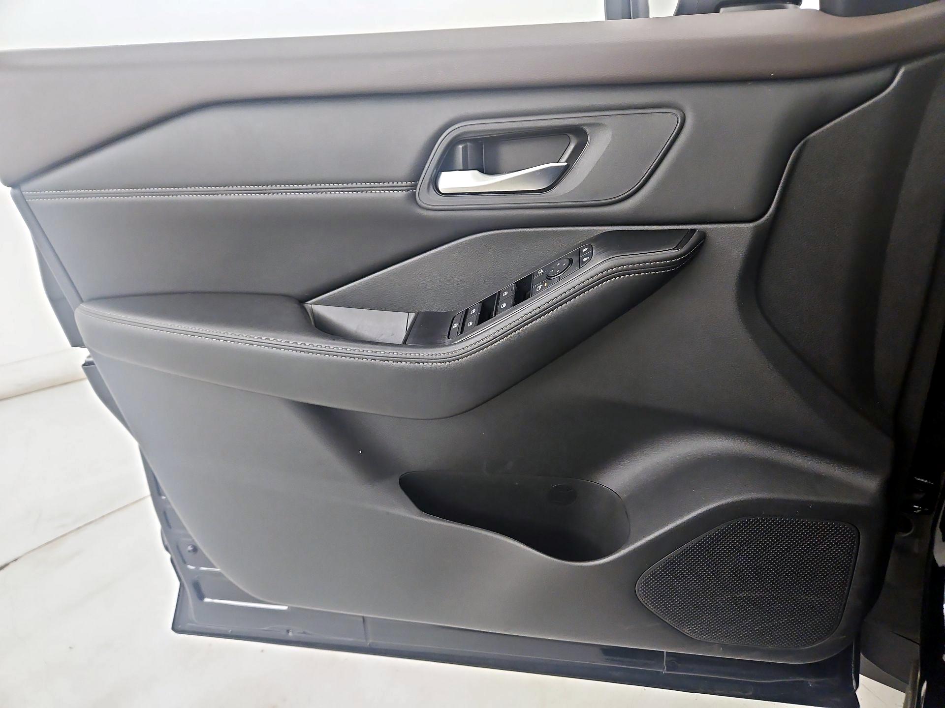 Thumbnail: 2023 Nissan Rogue - 12