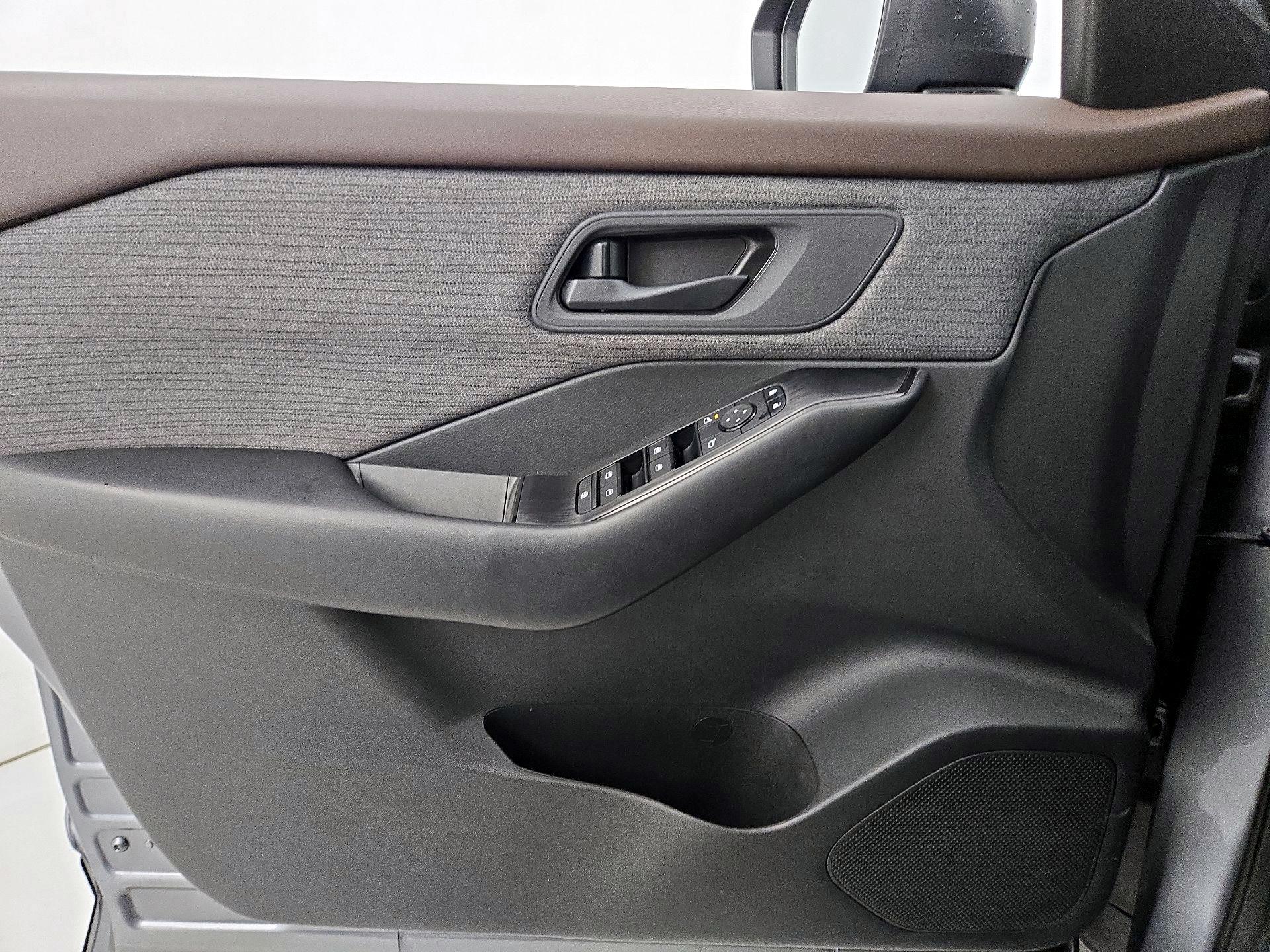 Thumbnail: 2023 Nissan Rogue - 12