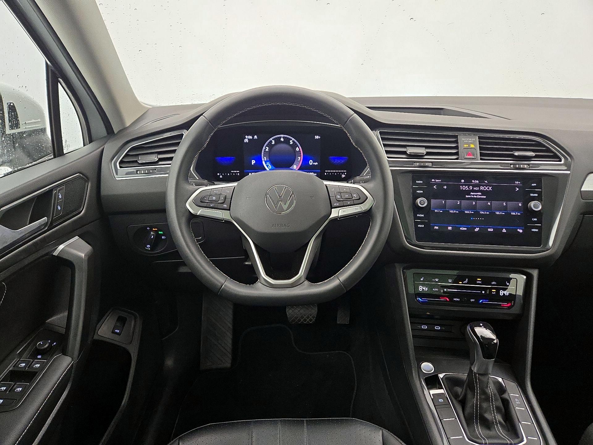 Thumbnail: 2022 Volkswagen Tiguan - 10