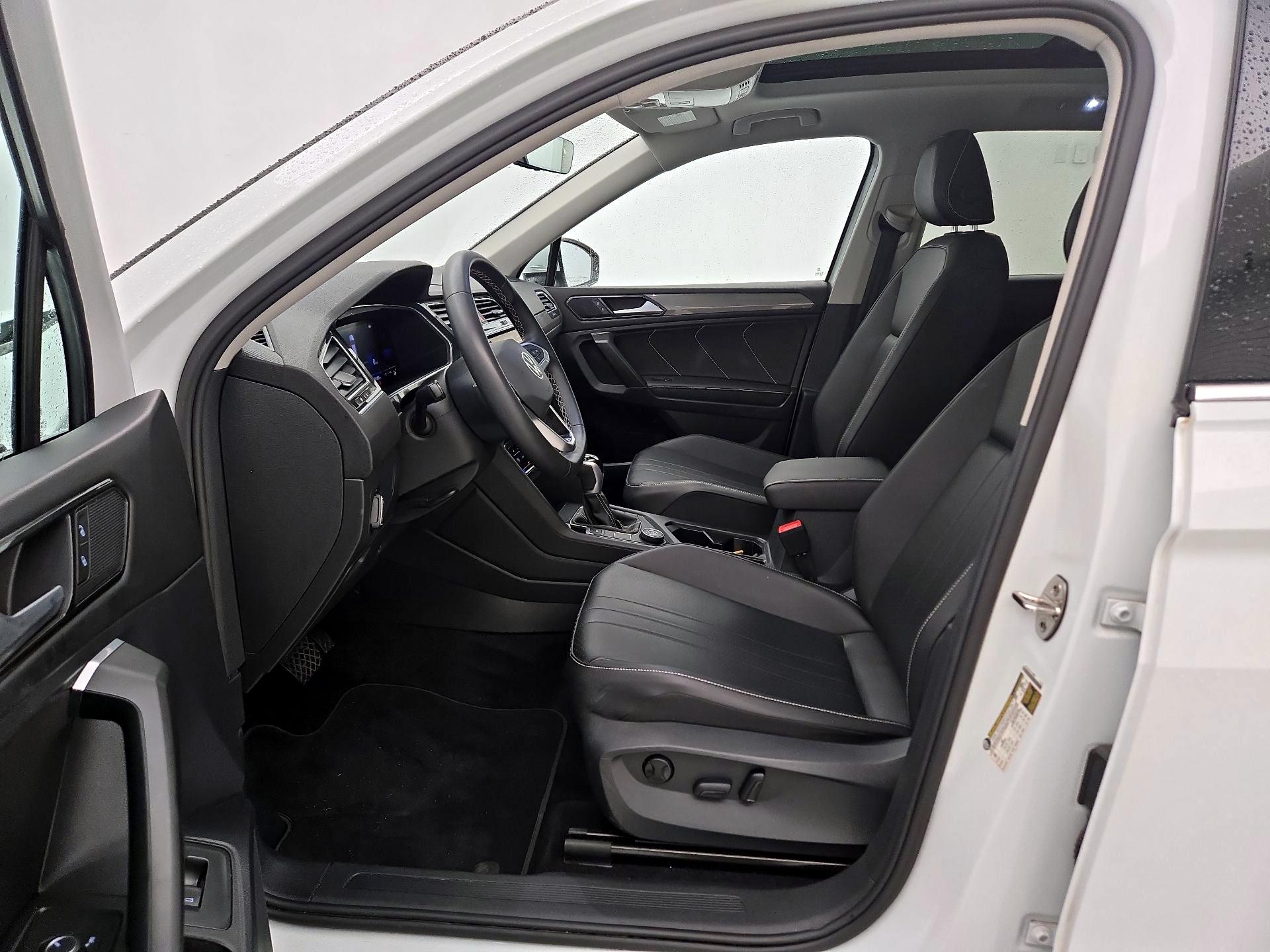 Thumbnail: 2022 Volkswagen Tiguan - 11