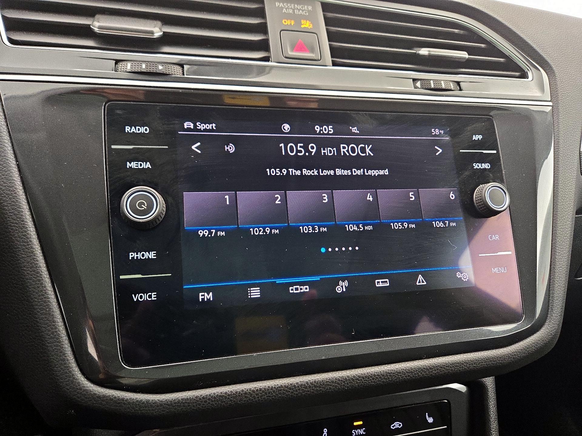 Thumbnail: 2022 Volkswagen Tiguan - 15