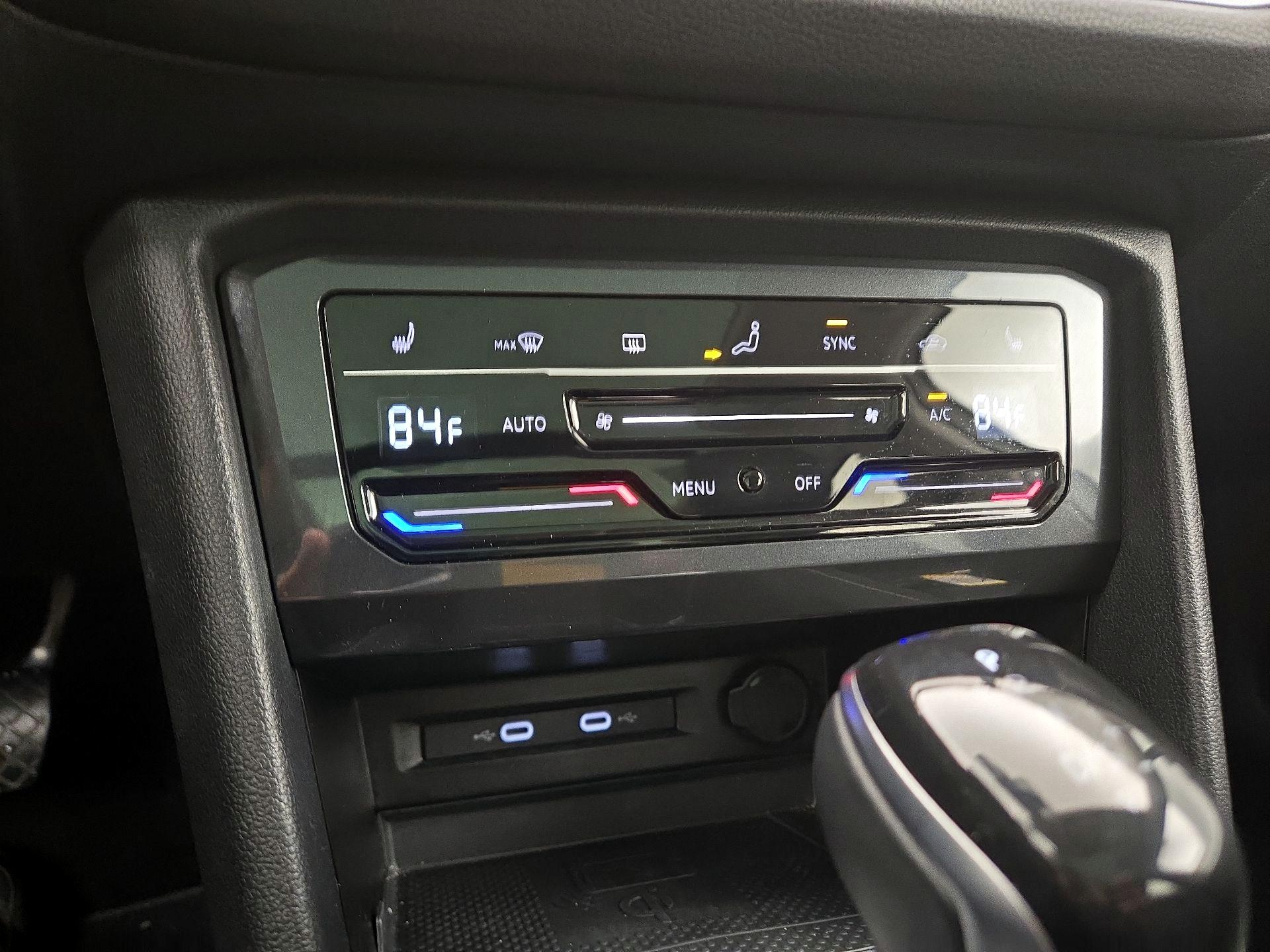 Thumbnail: 2022 Volkswagen Tiguan - 16