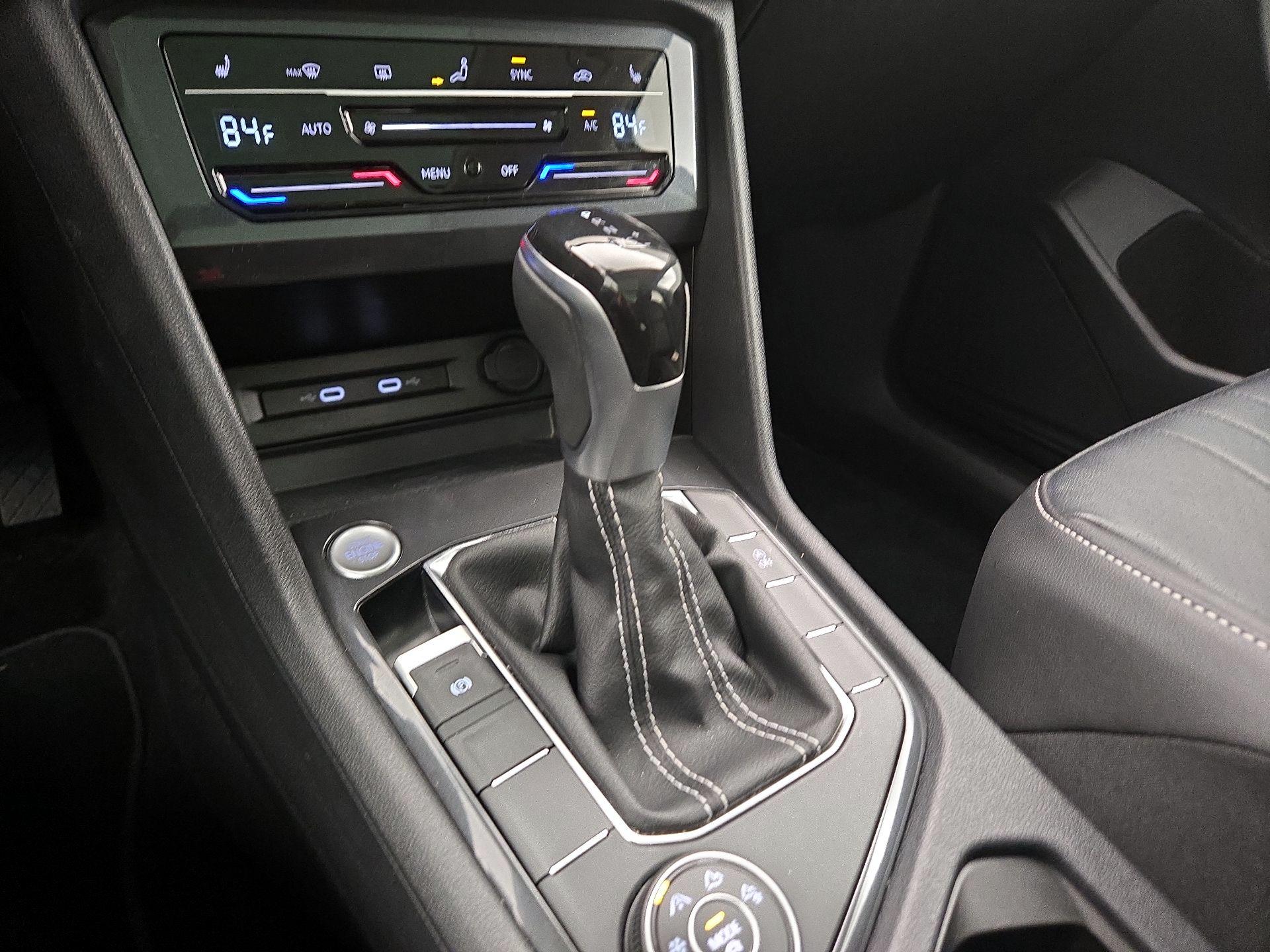 Thumbnail: 2022 Volkswagen Tiguan - 17