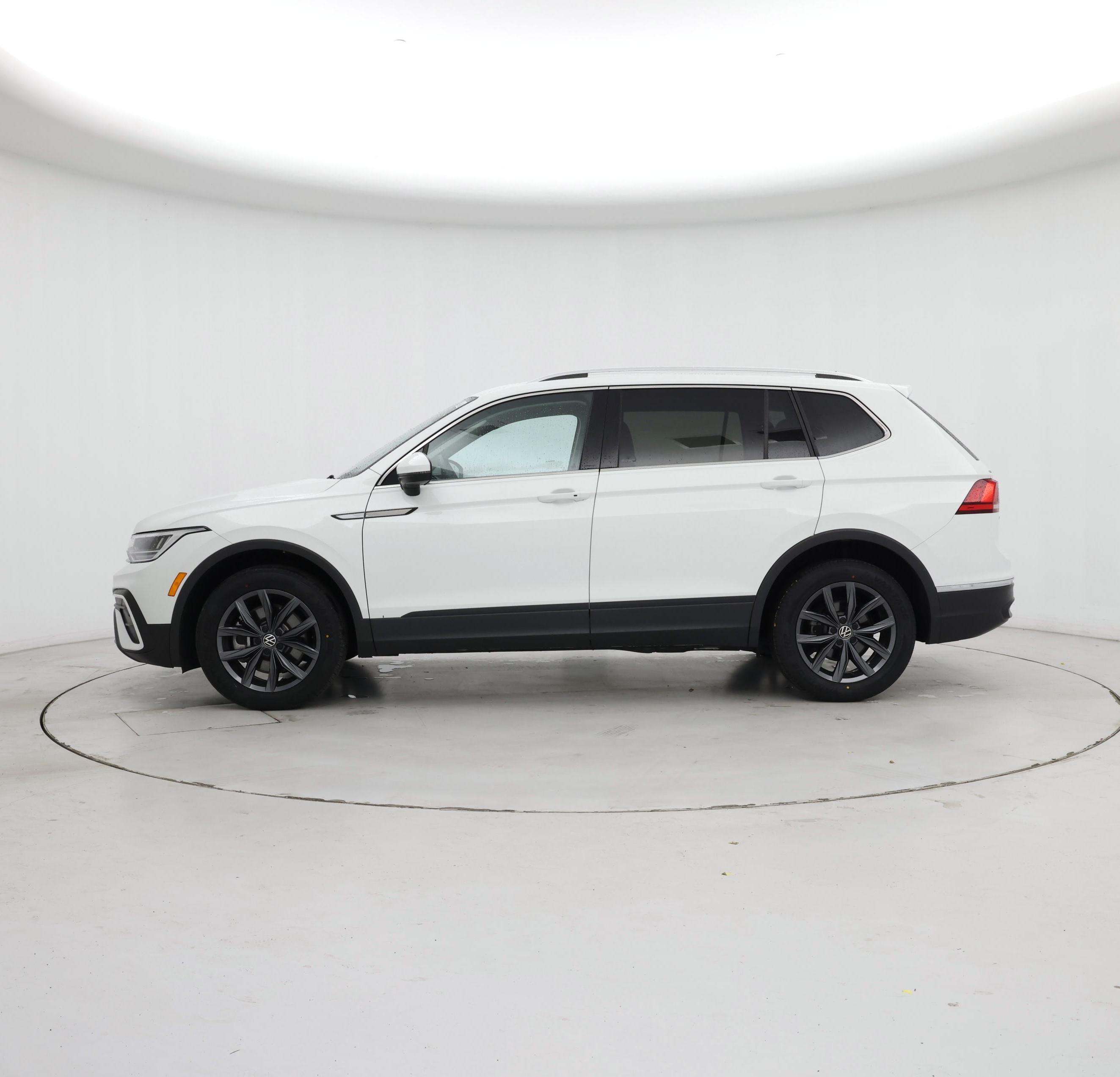 Thumbnail: 2022 Volkswagen Tiguan - 3