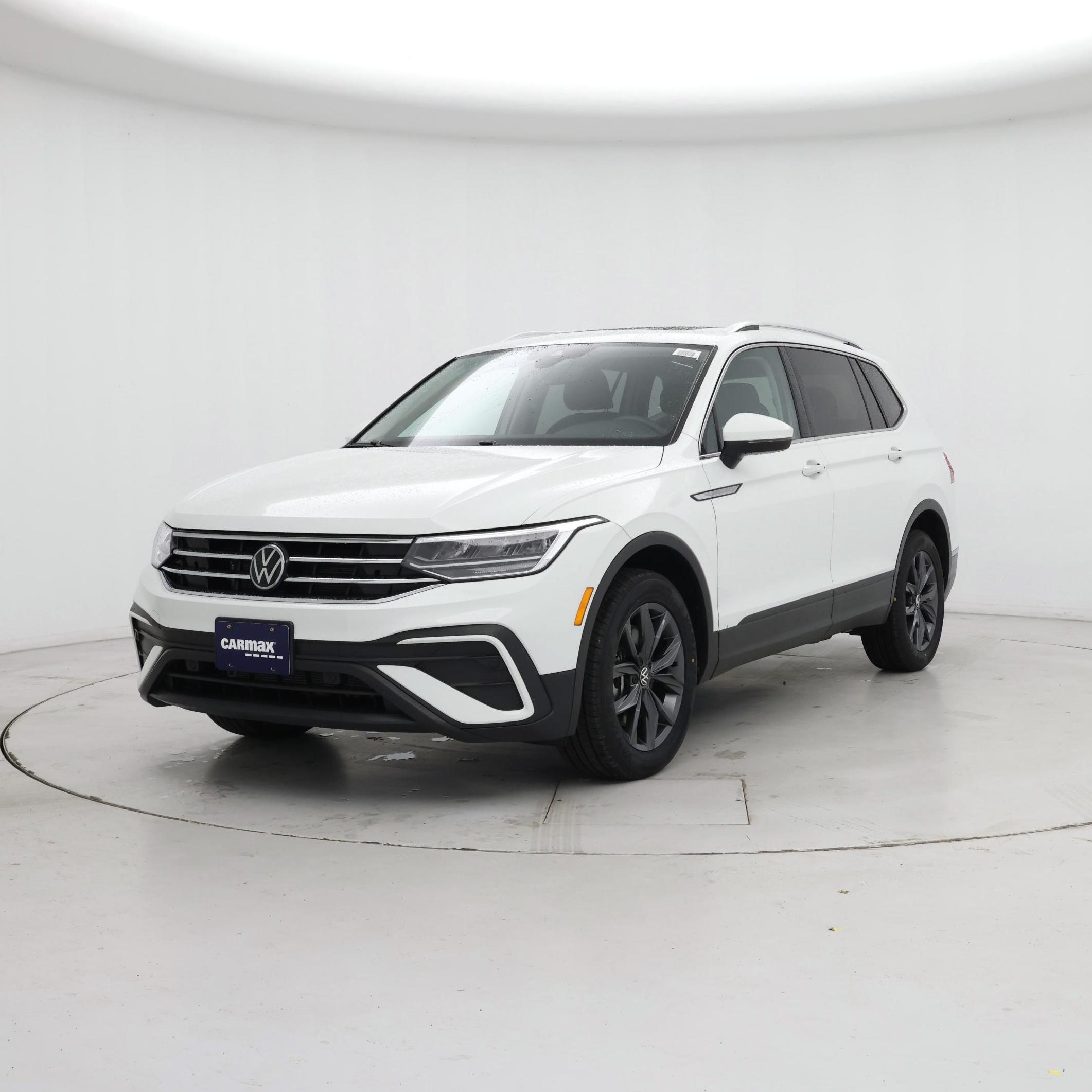 Thumbnail: 2022 Volkswagen Tiguan - 4