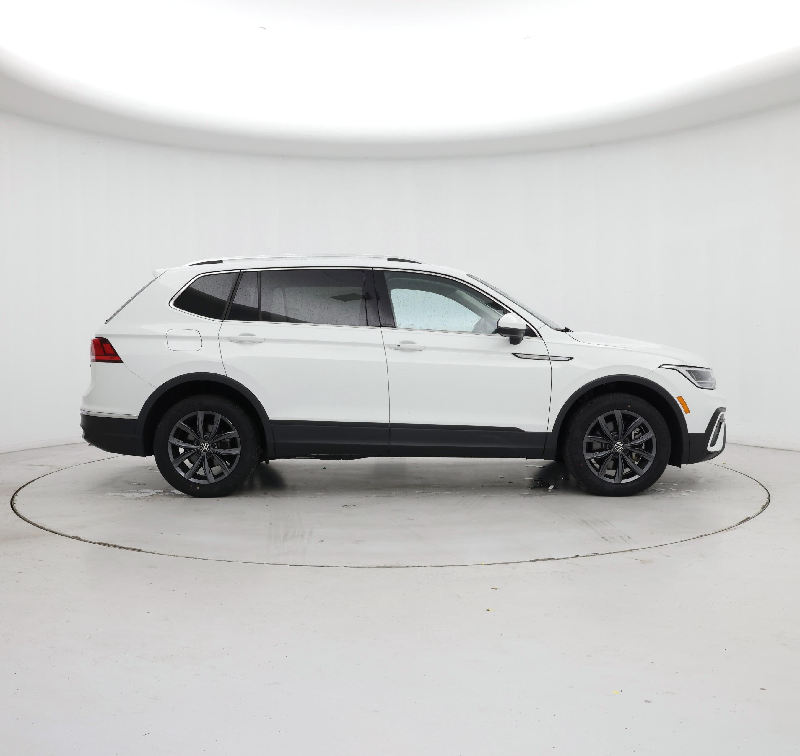 Thumbnail: 2022 Volkswagen Tiguan - 7