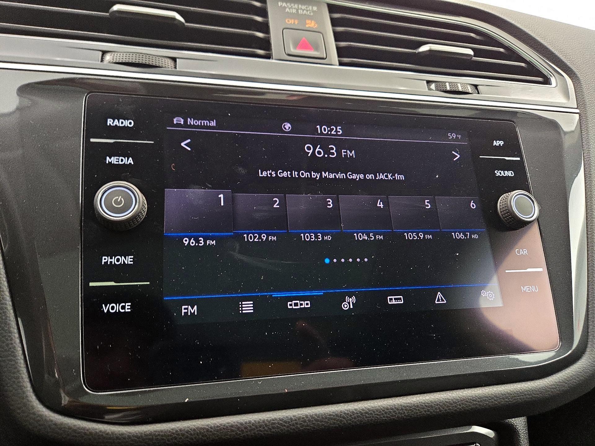 Thumbnail: 2021 Volkswagen Tiguan - 15