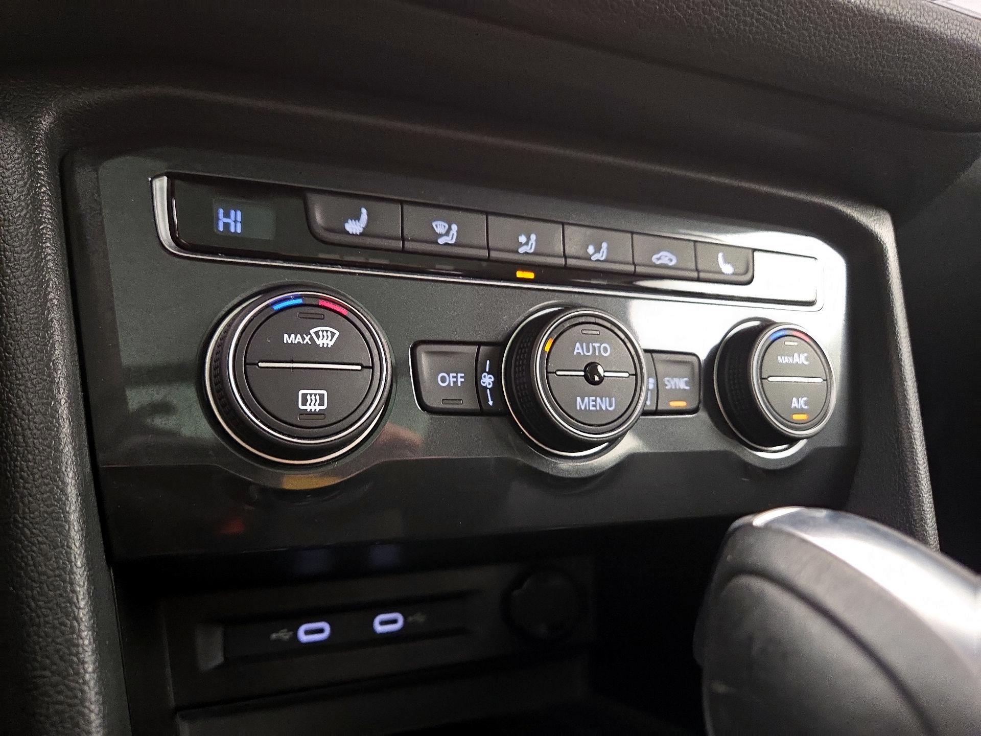 Thumbnail: 2021 Volkswagen Tiguan - 16