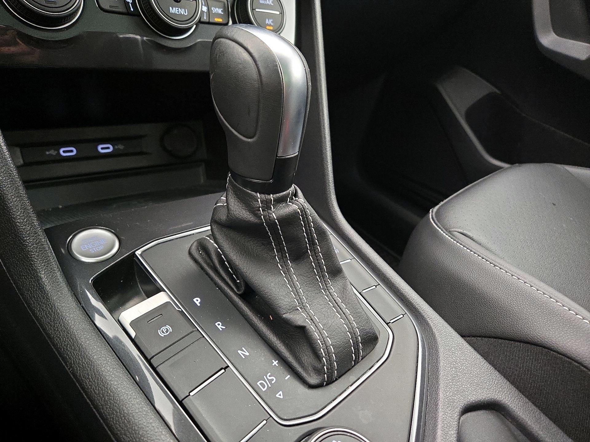 Thumbnail: 2021 Volkswagen Tiguan - 17