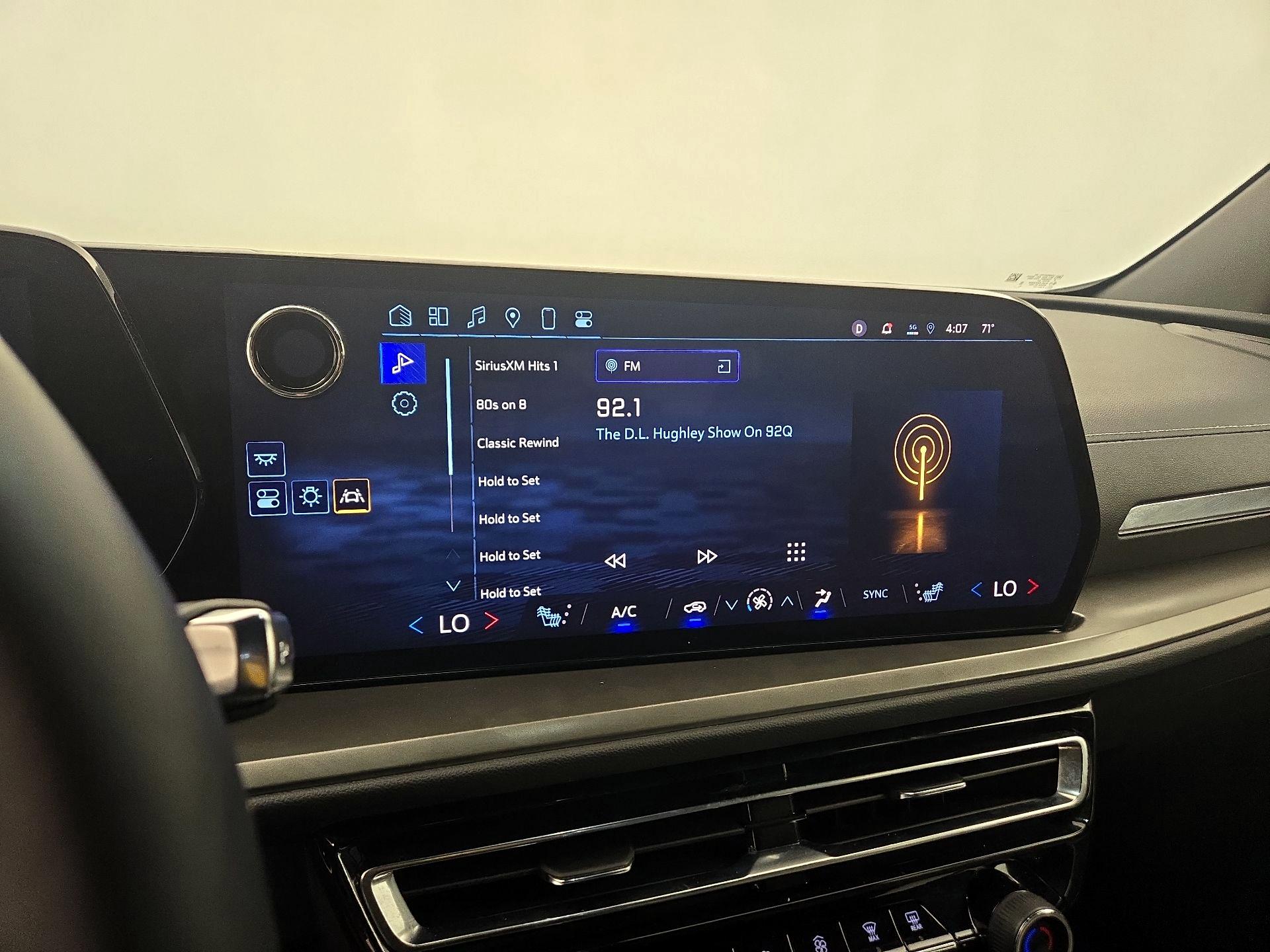 Thumbnail: 2025 Chevrolet Traverse - 15