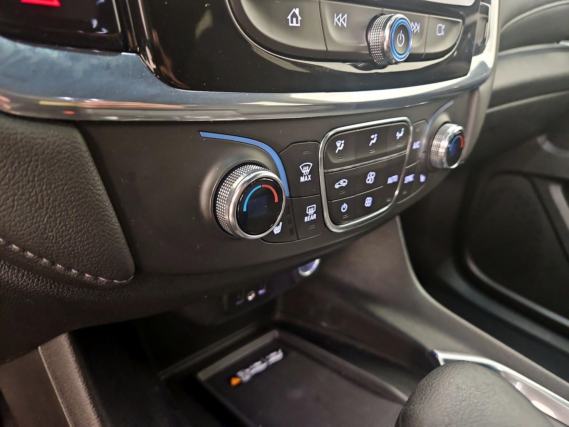 Thumbnail: 2022 Chevrolet Traverse - 17