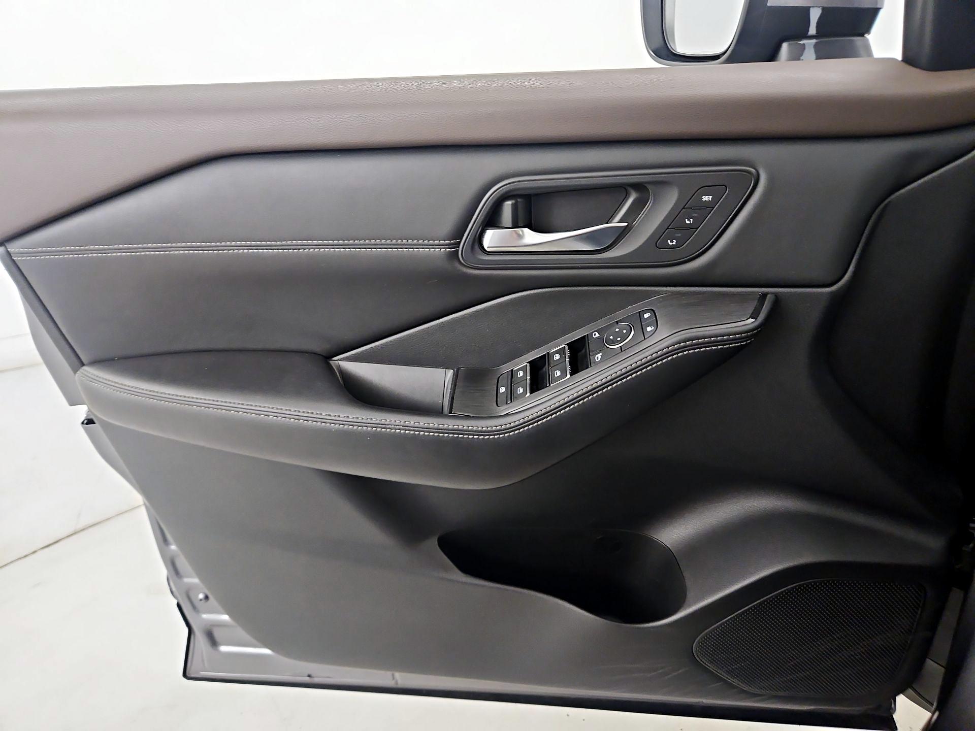 Thumbnail: 2023 Nissan Rogue - 12