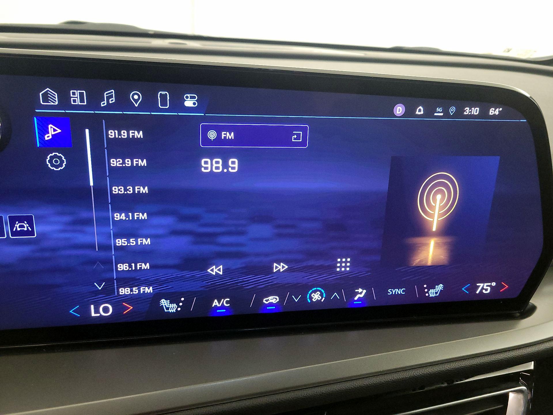 Thumbnail: 2025 Chevrolet Traverse - 16