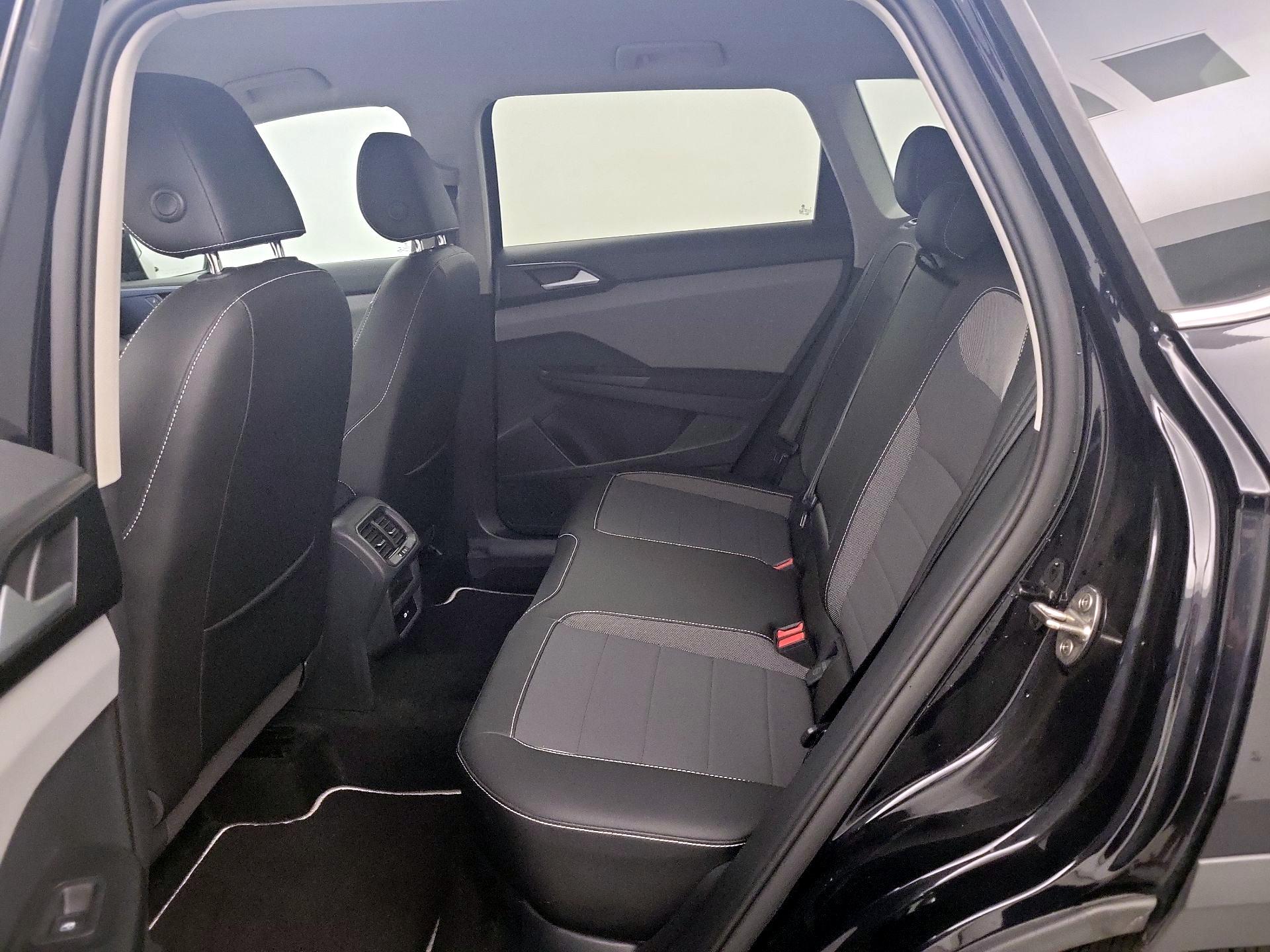 Thumbnail: 2023 Volkswagen Taos - 17