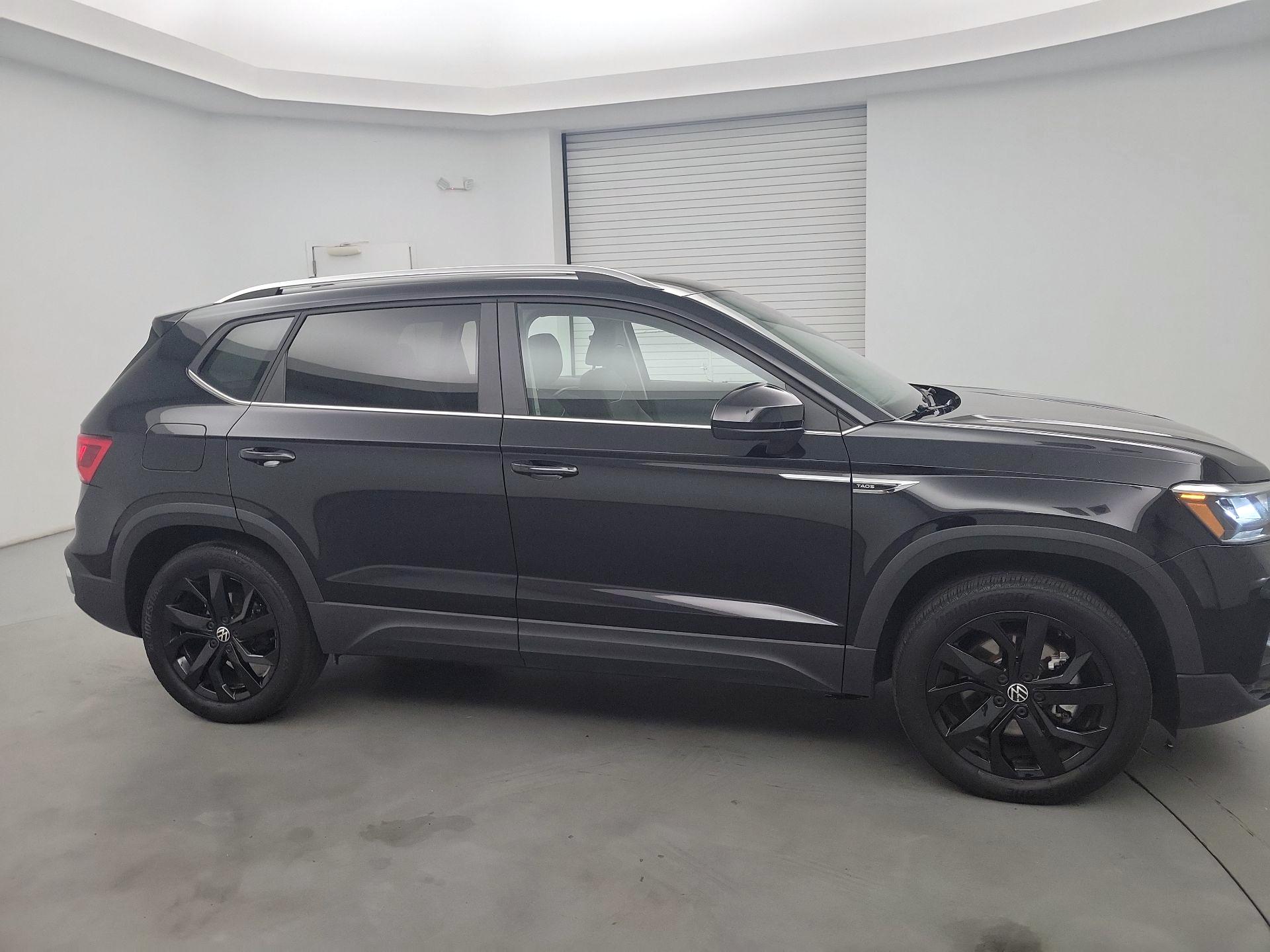 Thumbnail: 2023 Volkswagen Taos - 4