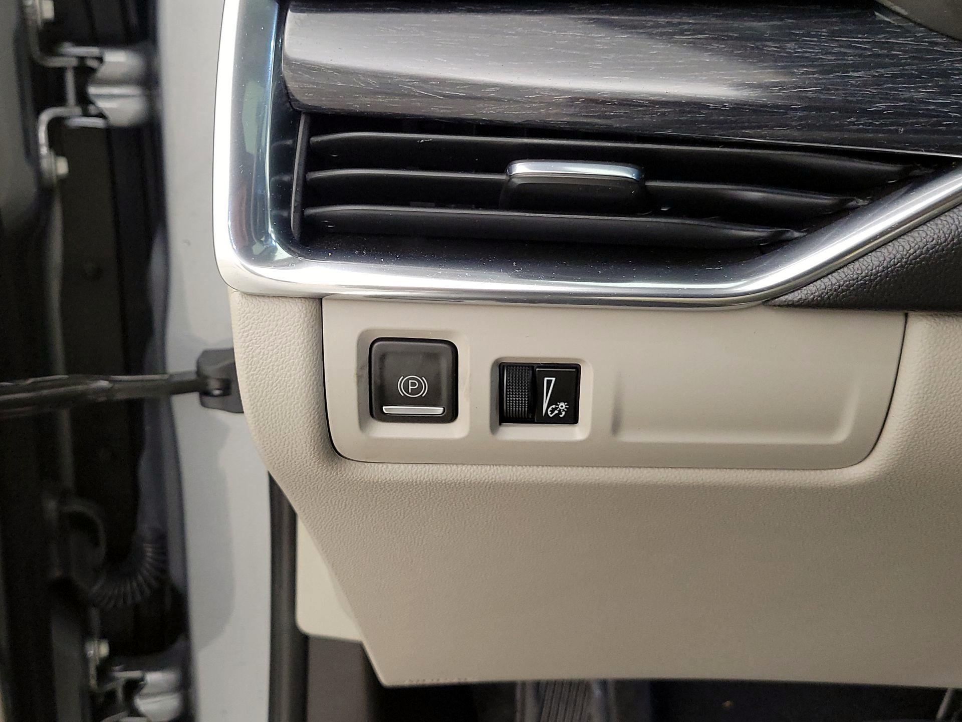 Thumbnail: 2023 Cadillac XT4 - 13