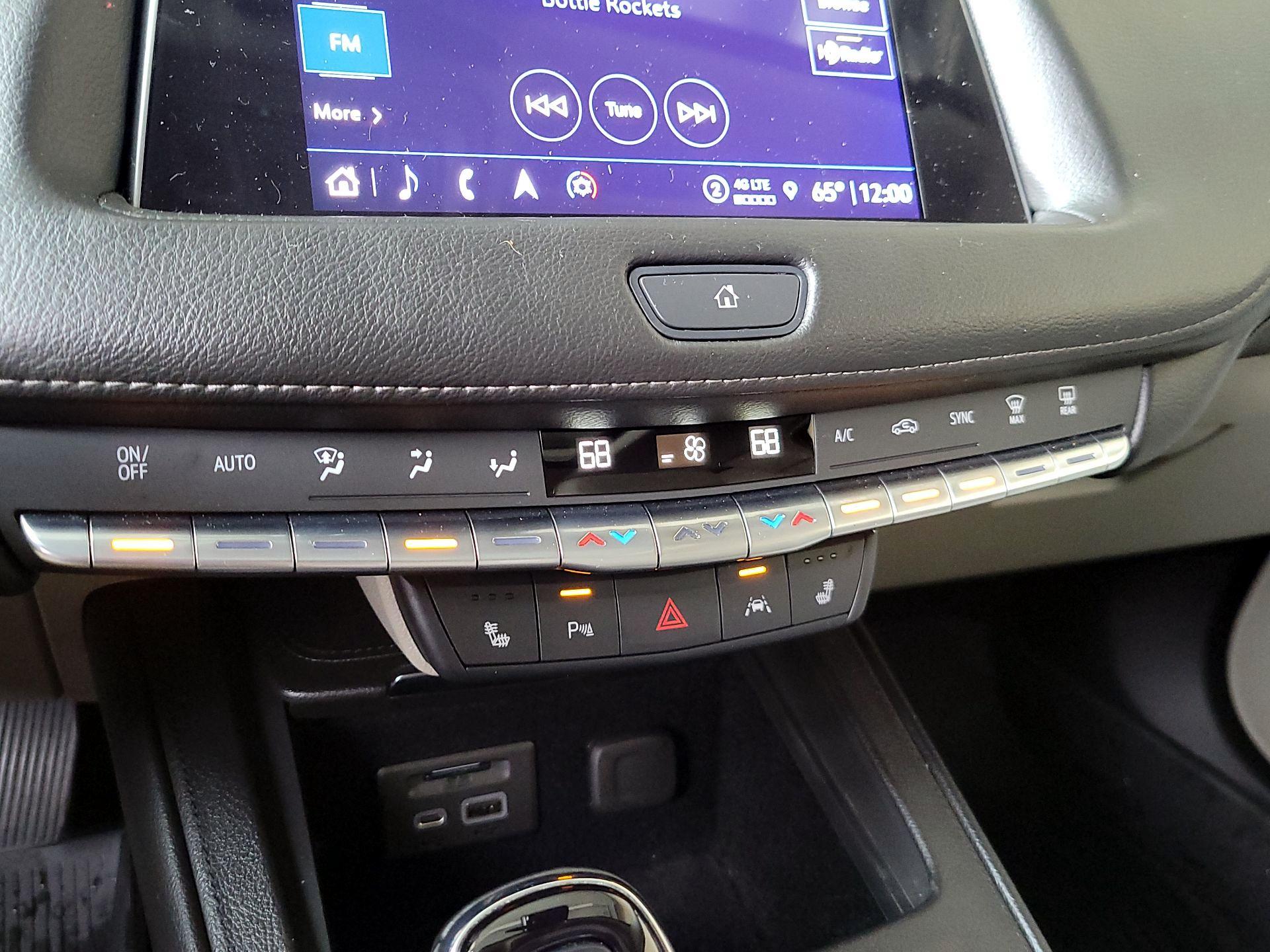 Thumbnail: 2023 Cadillac XT4 - 17