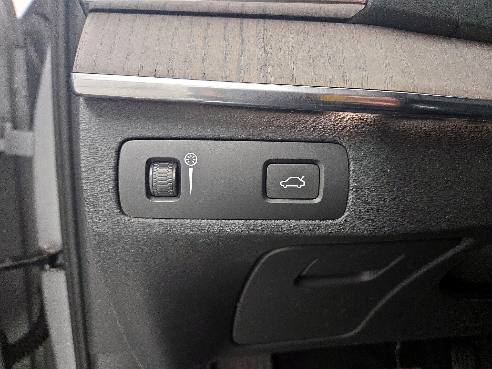 Thumbnail: 2022 Volvo XC90 - 13