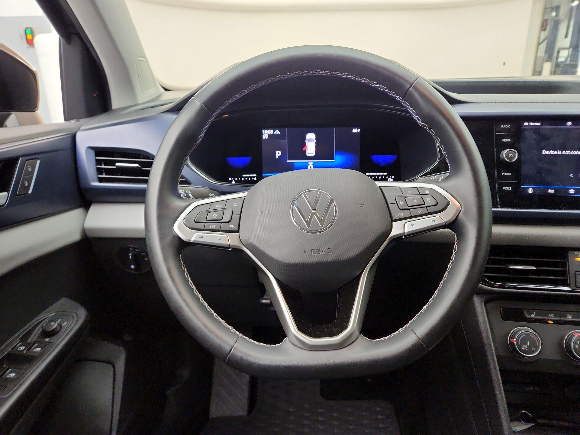 Thumbnail: 2022 Volkswagen Taos - 10