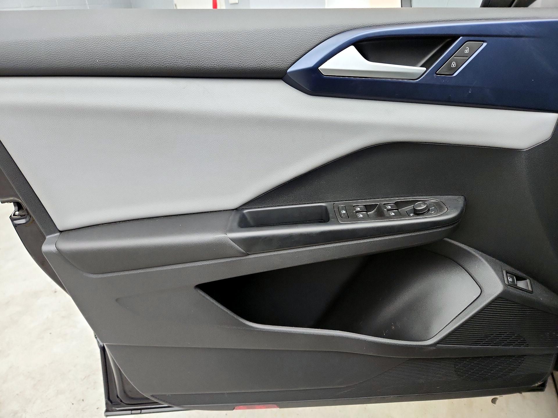 Thumbnail: 2022 Volkswagen Taos - 12