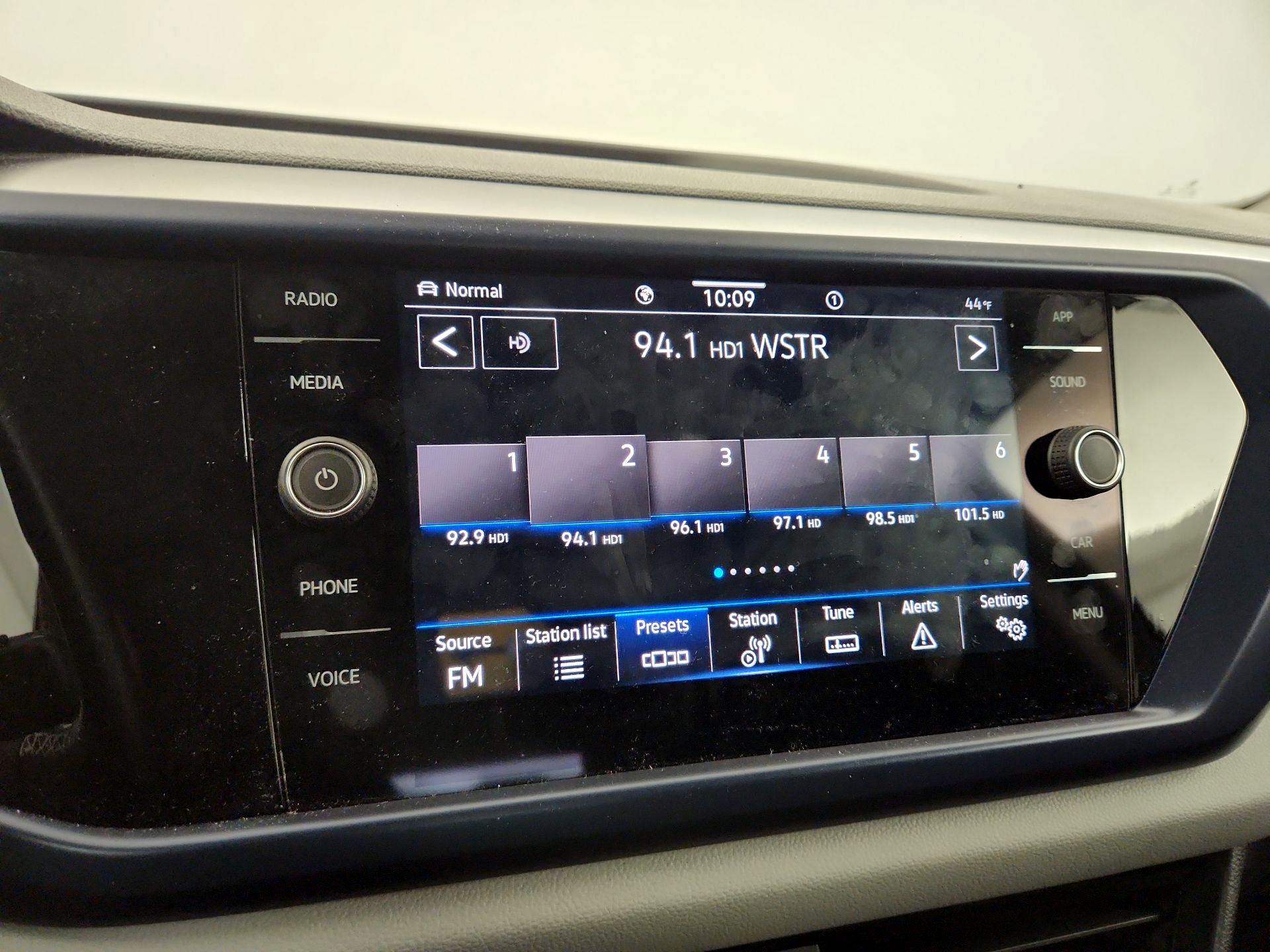 Thumbnail: 2022 Volkswagen Taos - 15