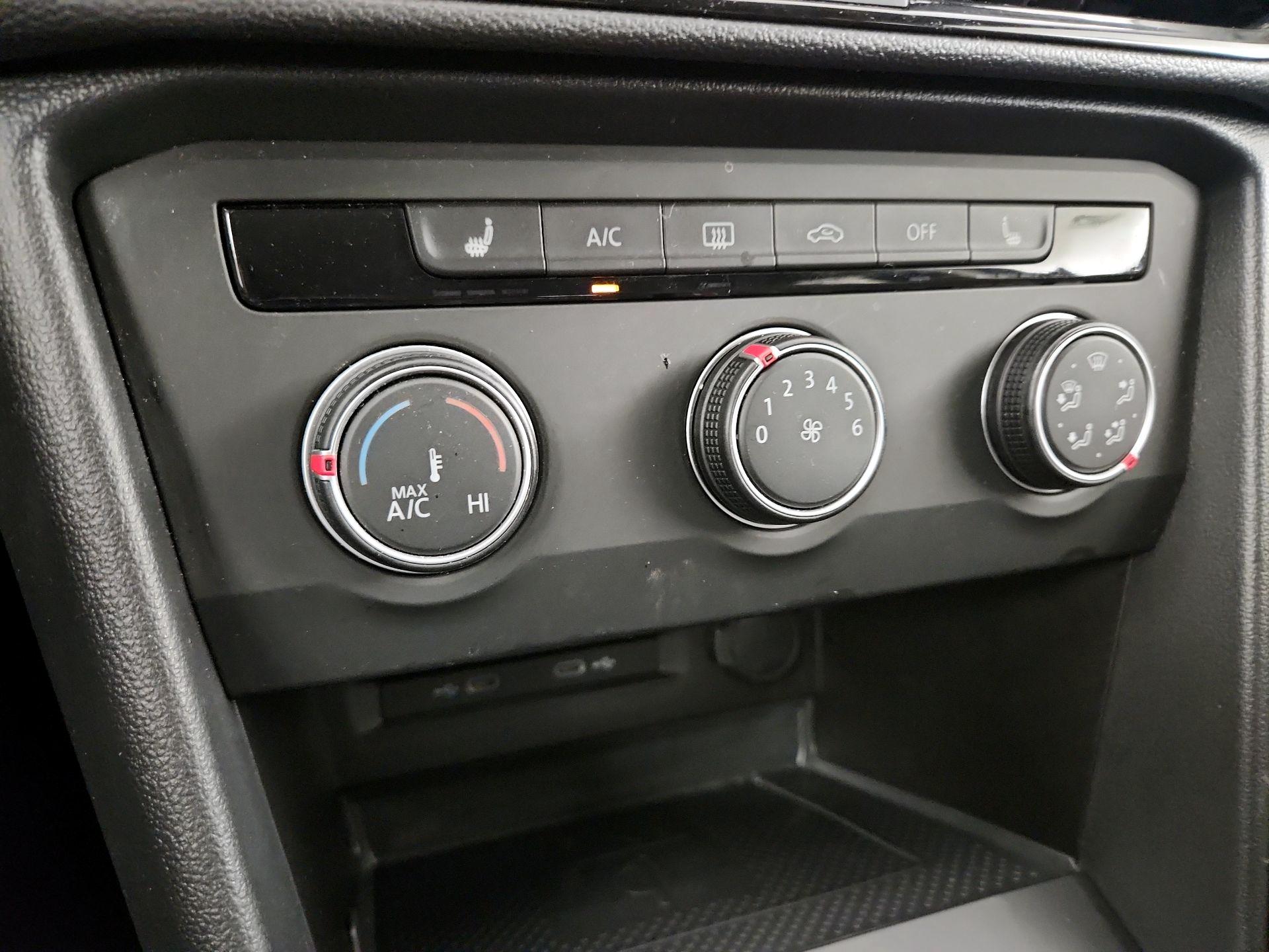 Thumbnail: 2022 Volkswagen Taos - 16