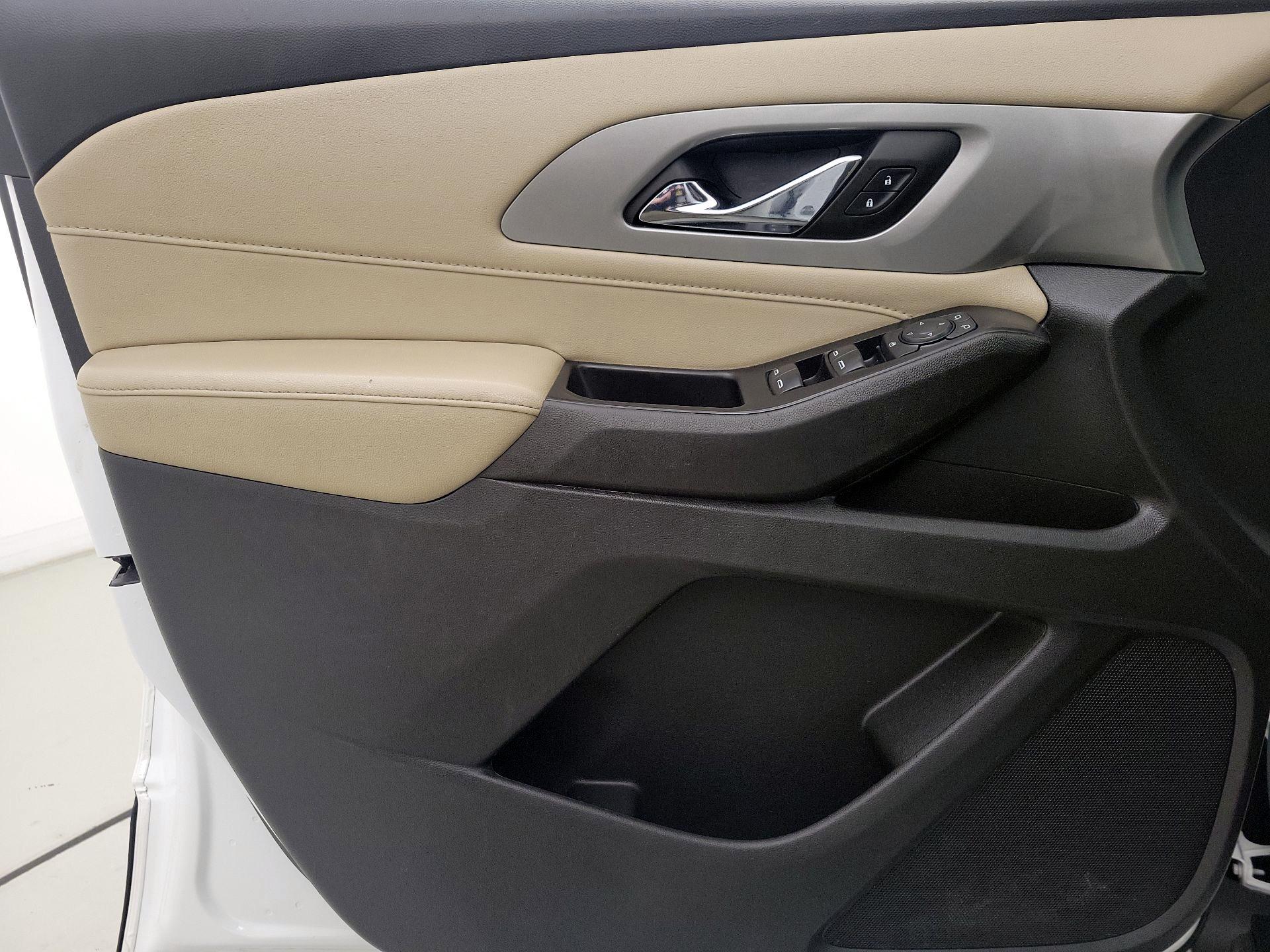 Thumbnail: 2022 Chevrolet Traverse - 12