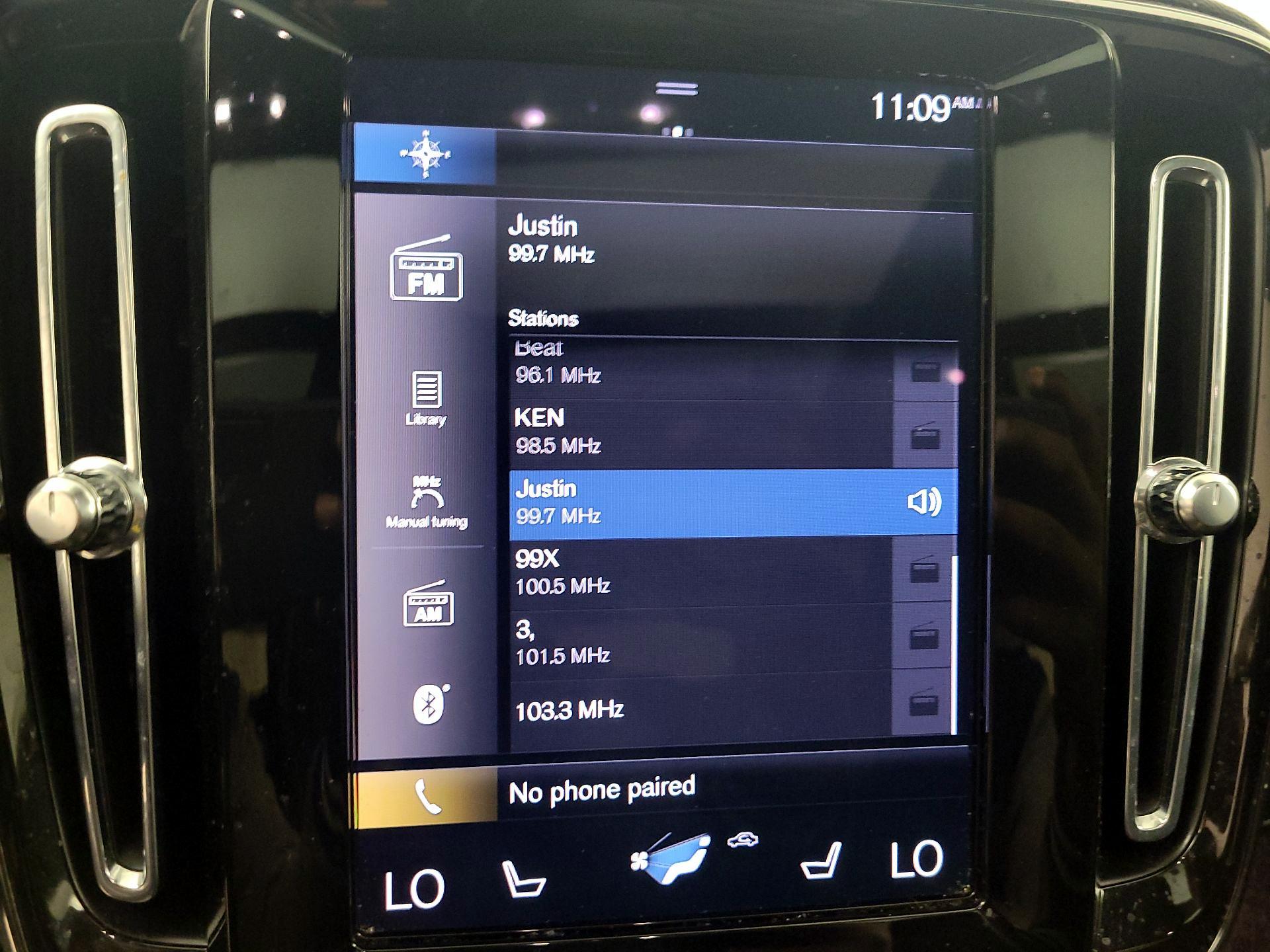 Thumbnail: 2022 Volvo XC40 - 16