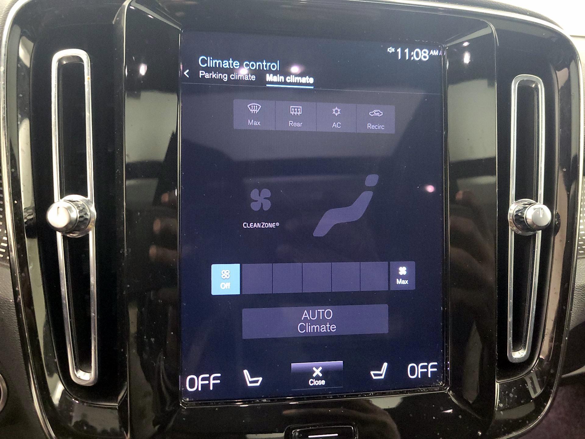 Thumbnail: 2022 Volvo XC40 - 17