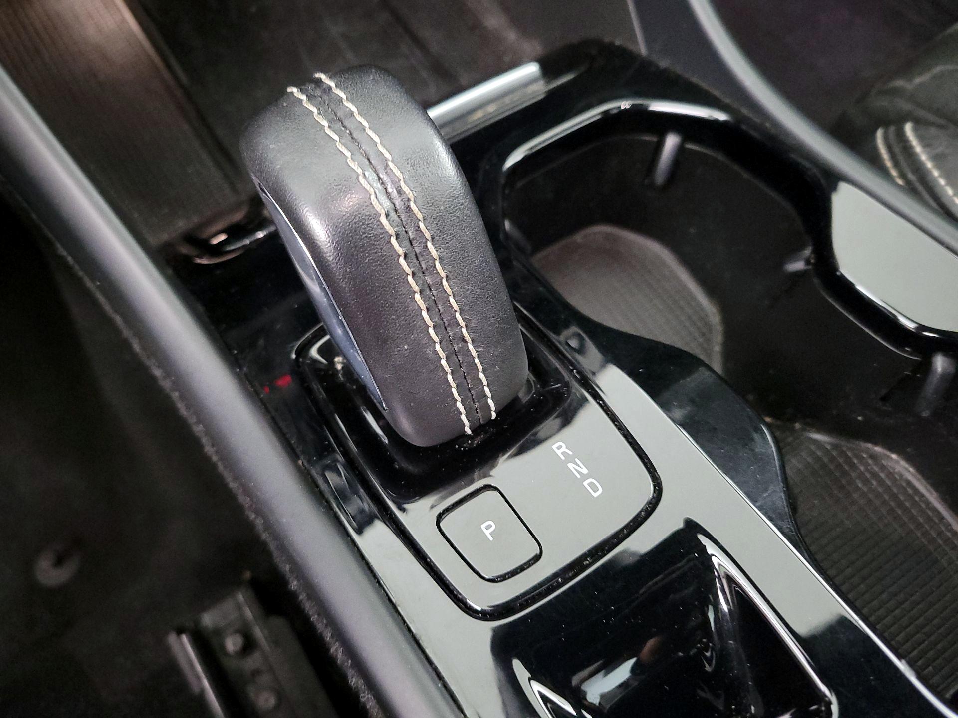 Thumbnail: 2022 Volvo XC40 - 18