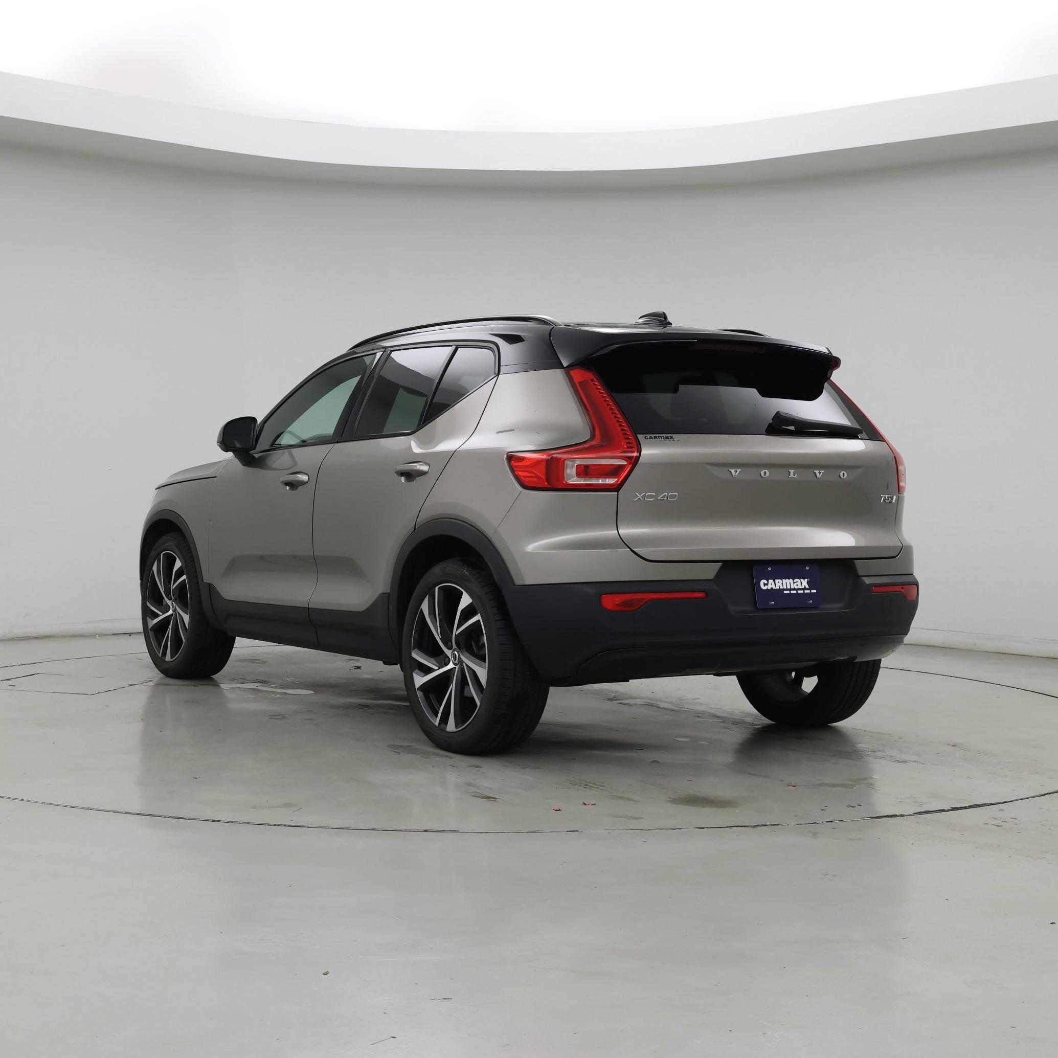 Thumbnail: 2022 Volvo XC40 - 2