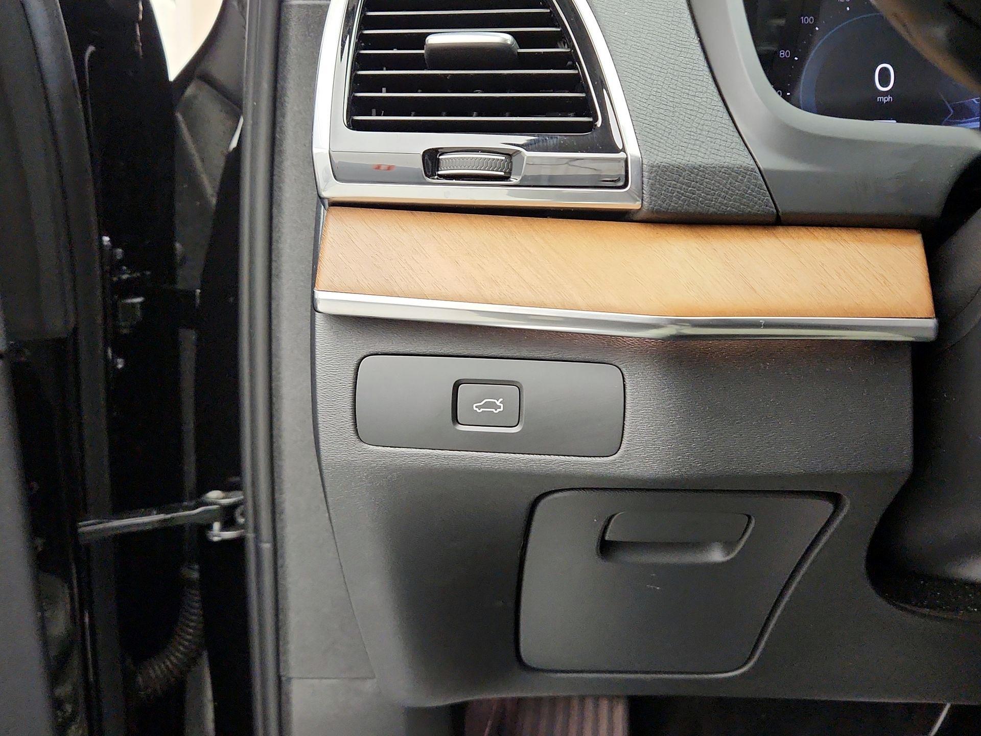 Thumbnail: 2024 Volvo XC90 - 13