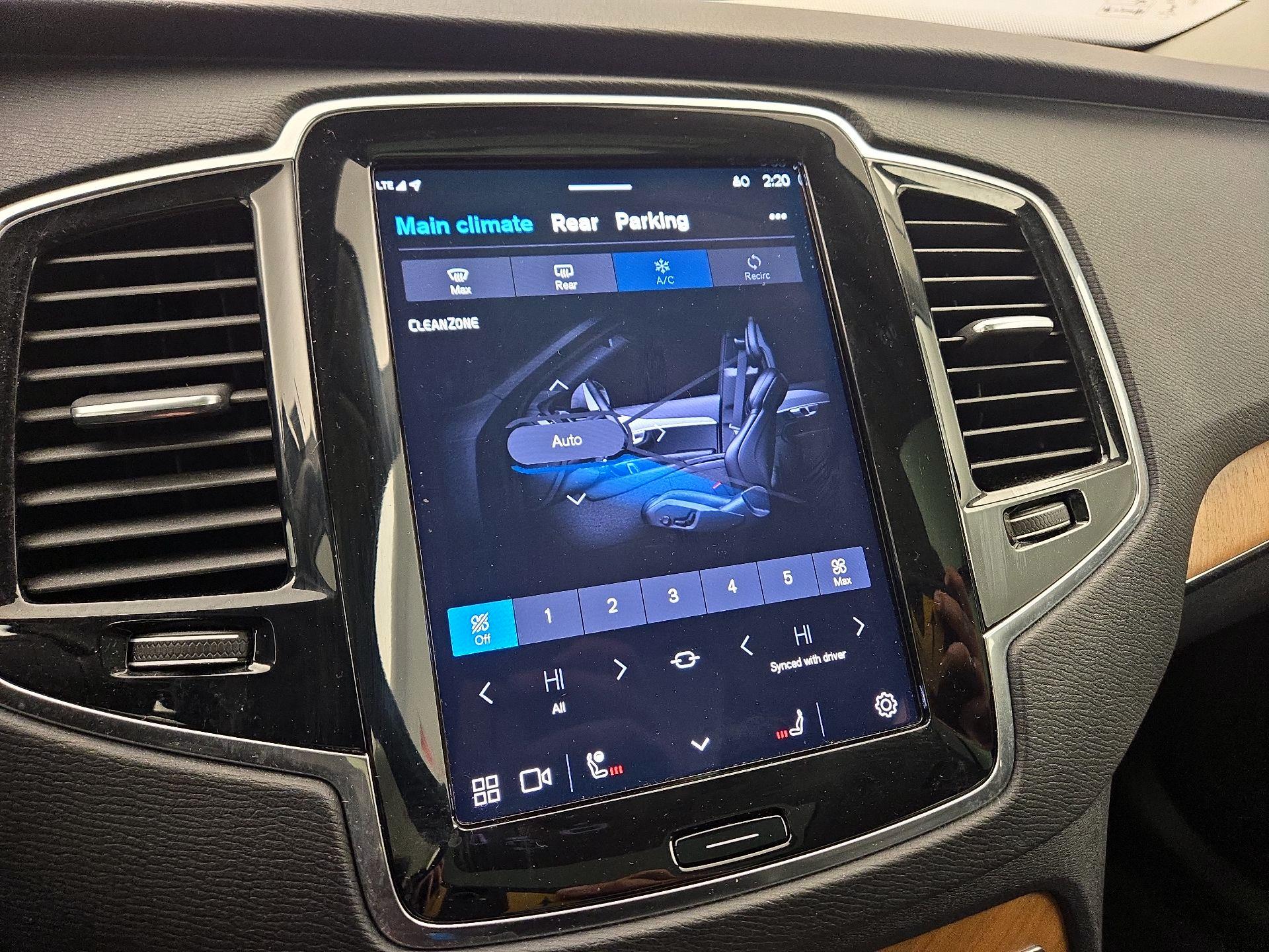 Thumbnail: 2023 Volvo XC90 - 17