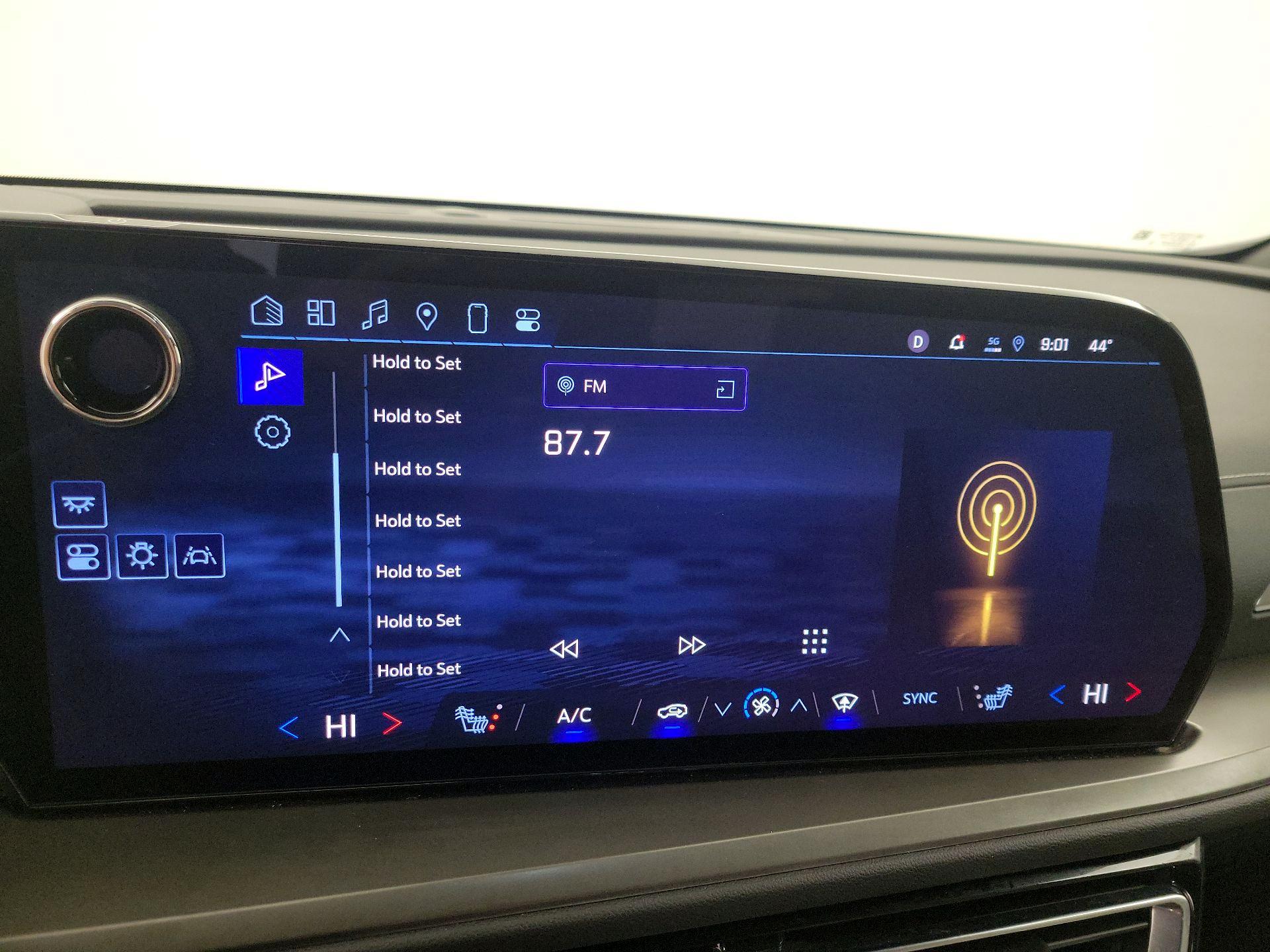 Thumbnail: 2025 Chevrolet Traverse - 16