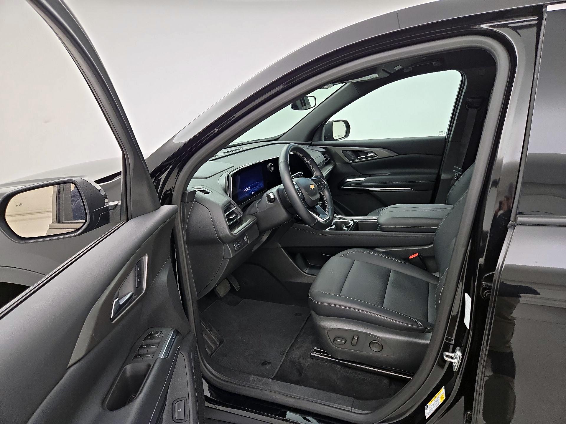 Thumbnail: 2025 Chevrolet Traverse - 11