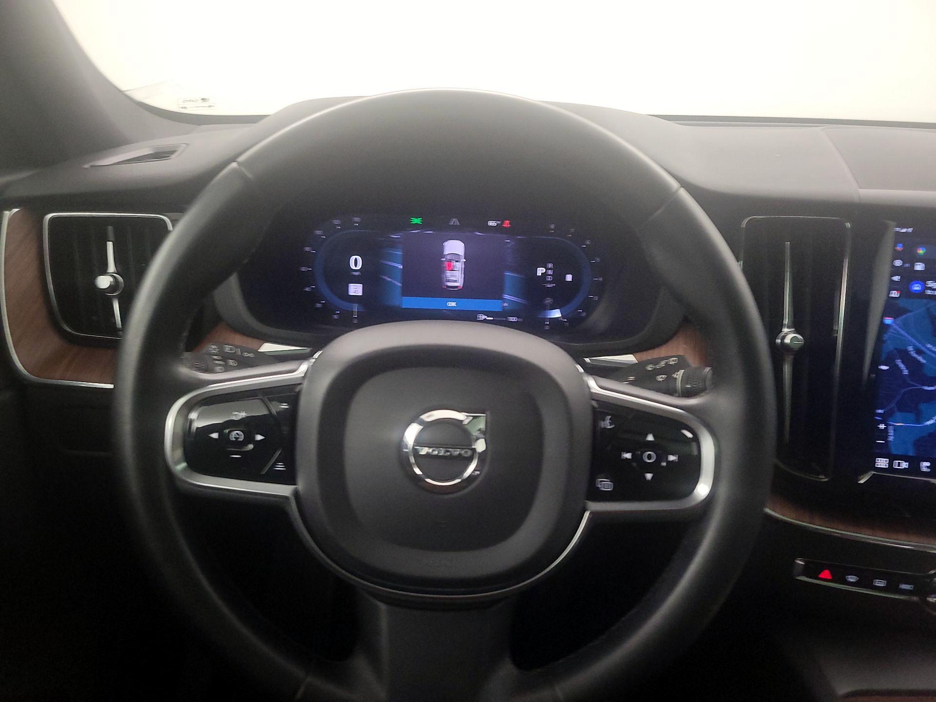 Thumbnail: 2023 Volvo XC60 - 10