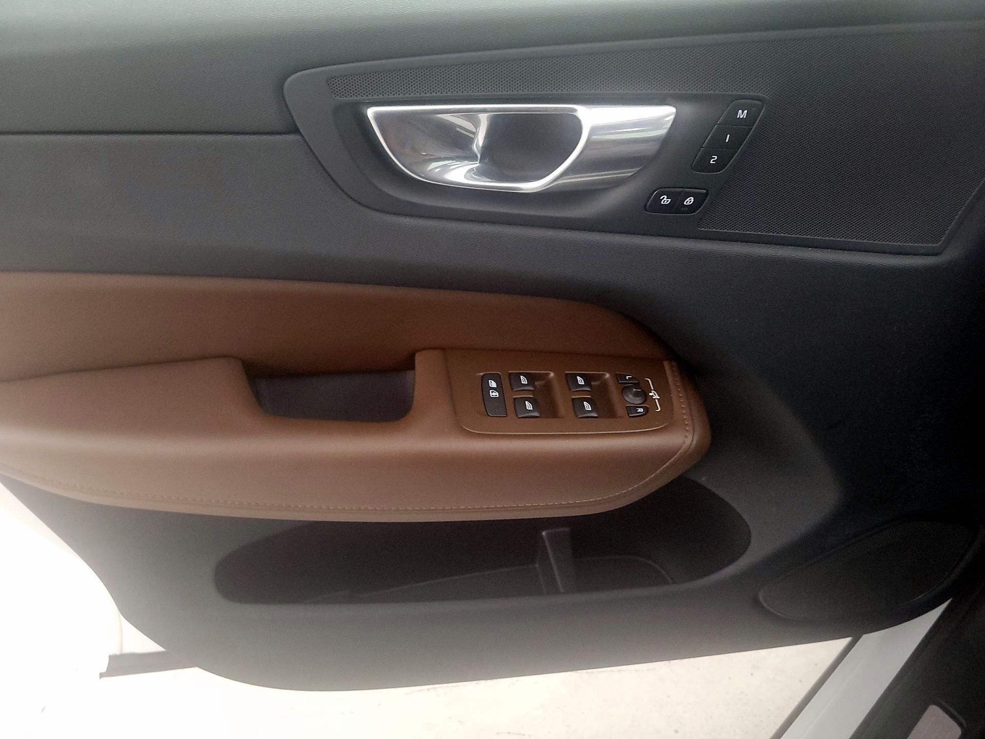 Thumbnail: 2023 Volvo XC60 - 12