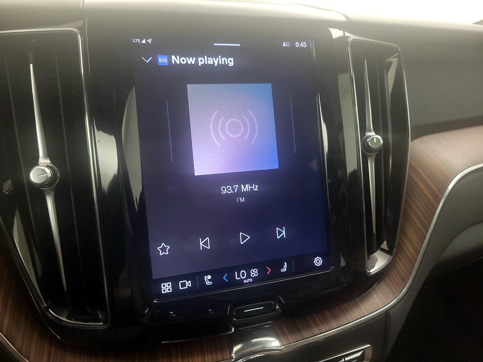 Thumbnail: 2023 Volvo XC60 - 16