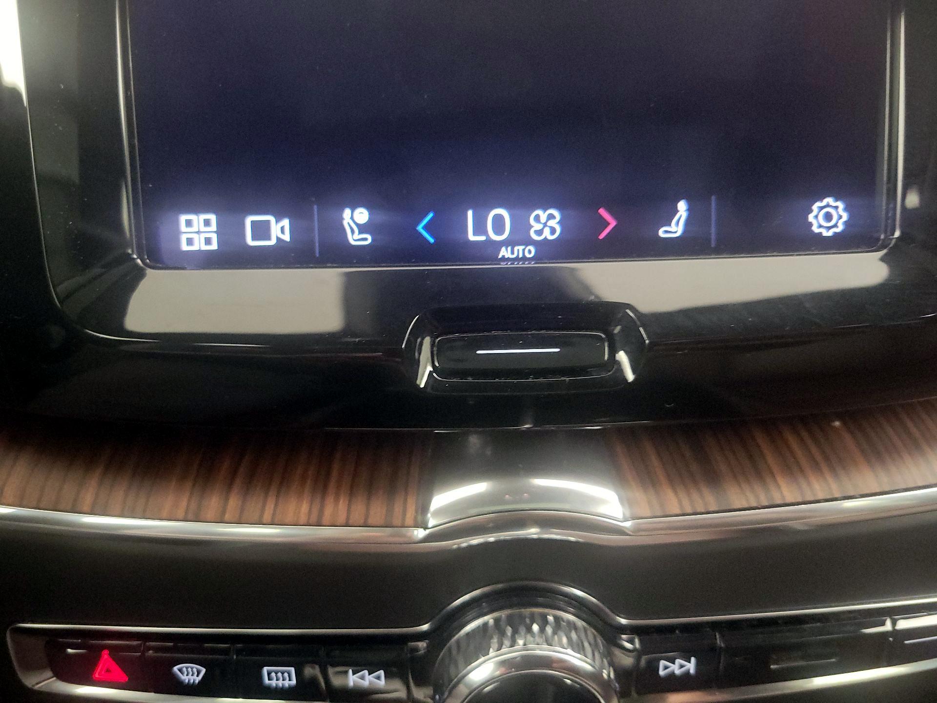 Thumbnail: 2023 Volvo XC60 - 17