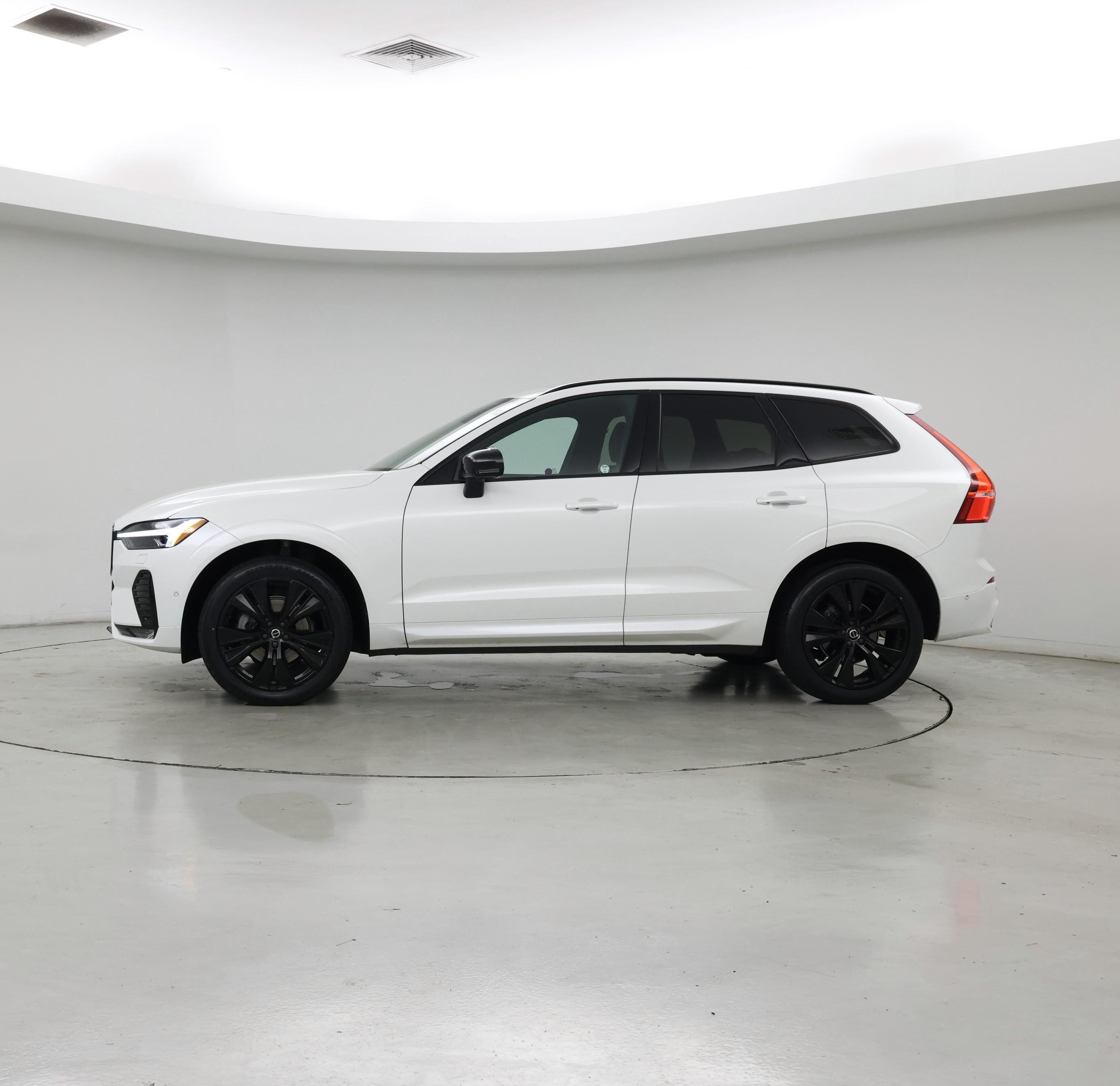 Thumbnail: 2023 Volvo XC60 - 3