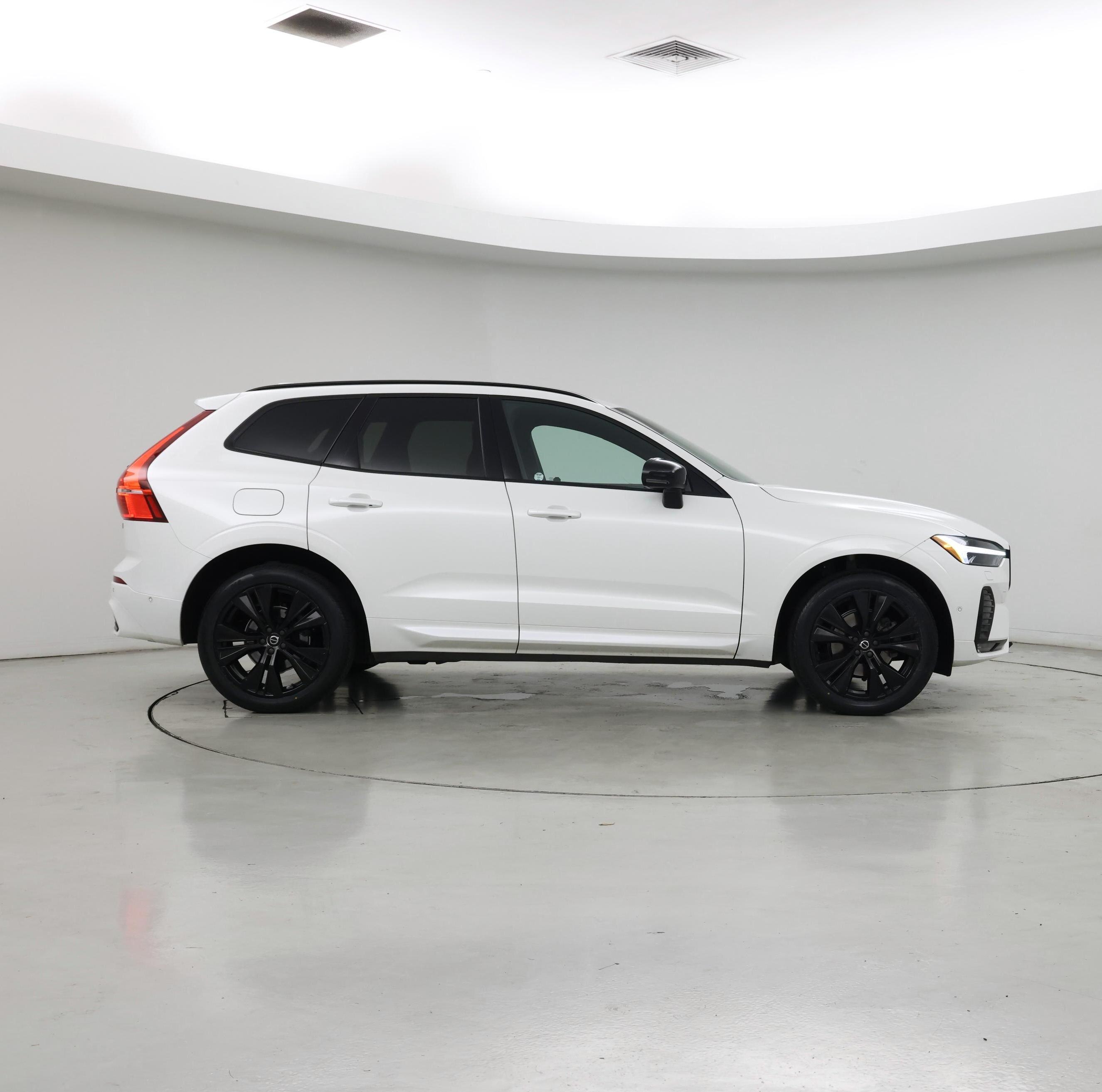 Thumbnail: 2023 Volvo XC60 - 7