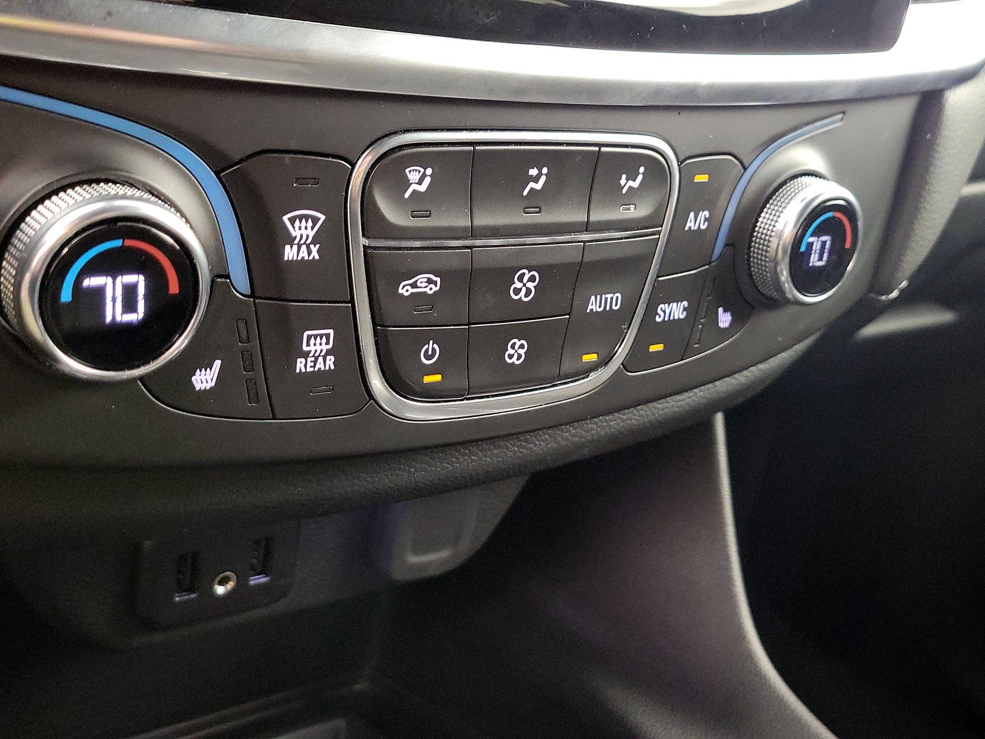 Thumbnail: 2023 Chevrolet Traverse - 16