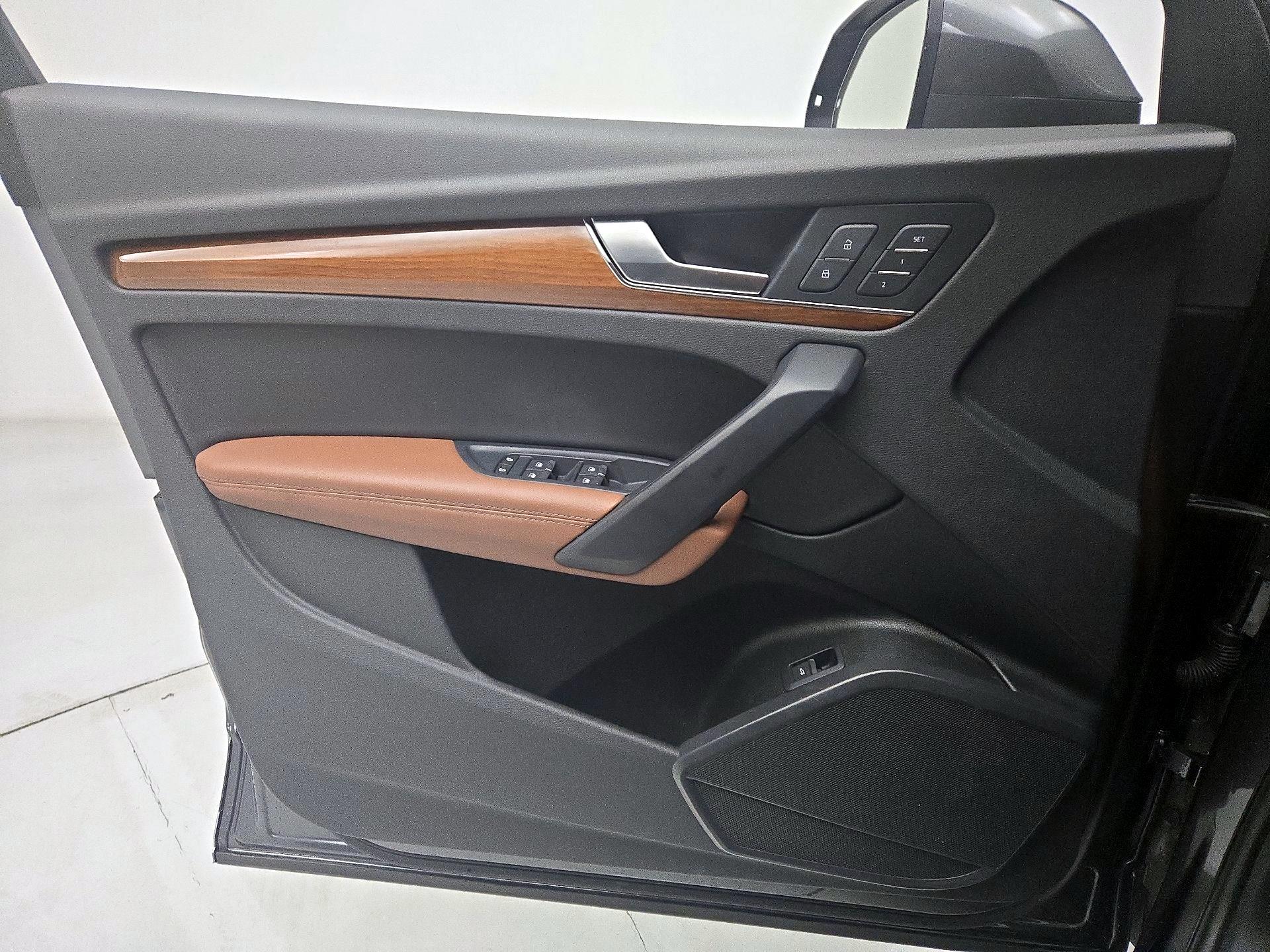 Thumbnail: 2022 Audi Q5 - 12